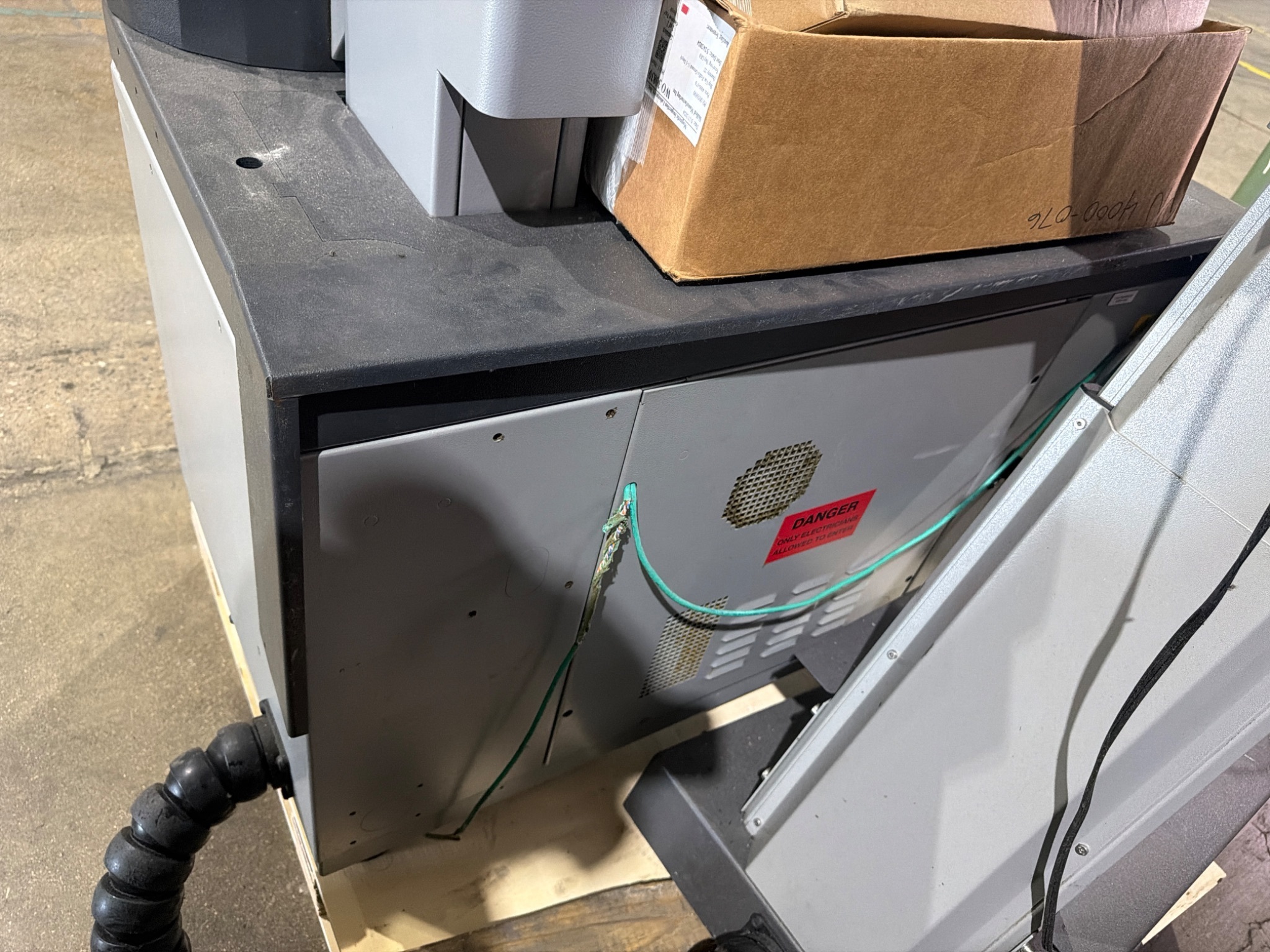 Zoller Venturion 450 Tool Presetter Measuring System USED 6
