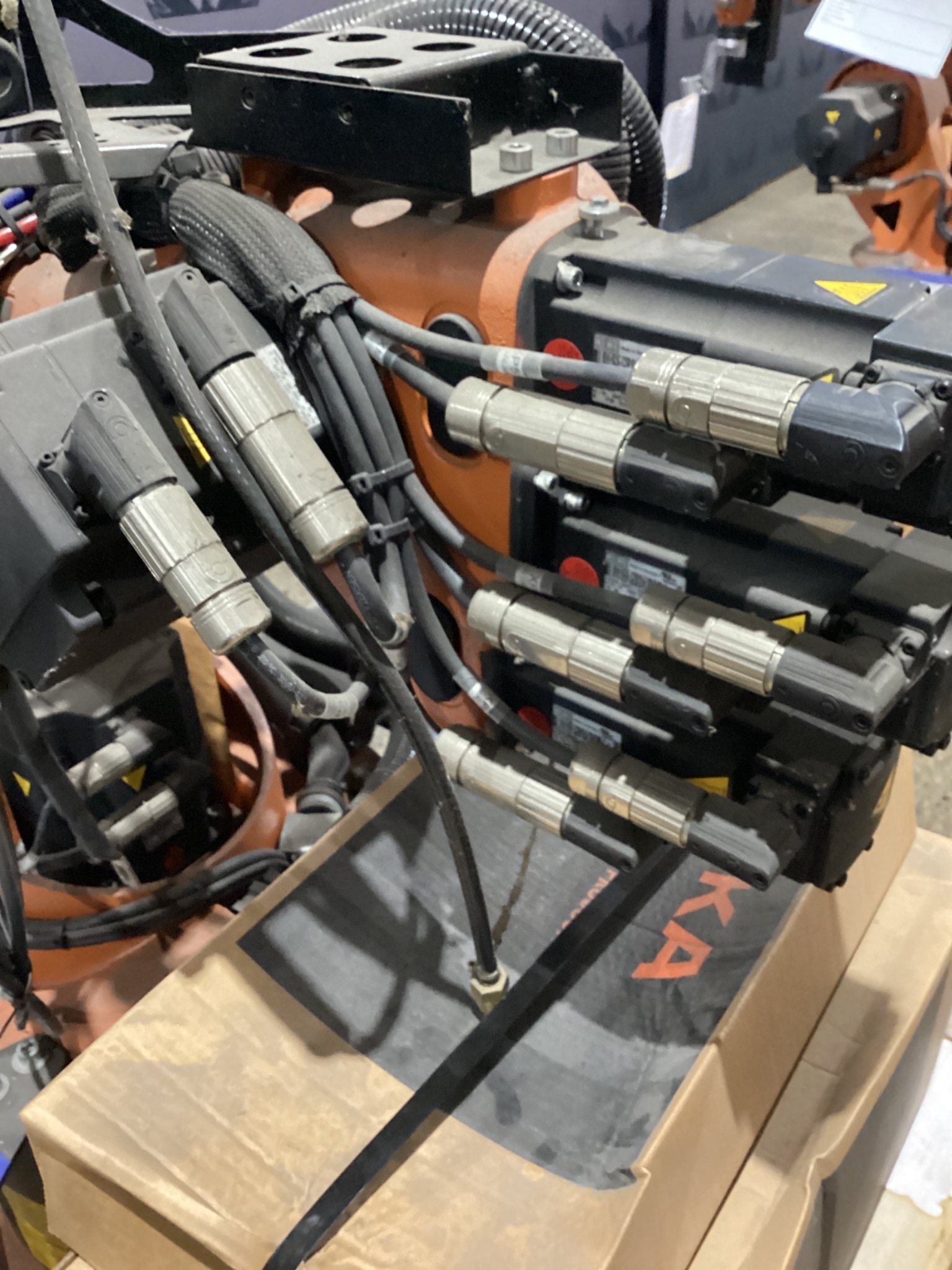 KUKA KR16 L6-2 w/ KR C4 Controls & TT3A Reamer NEW 4