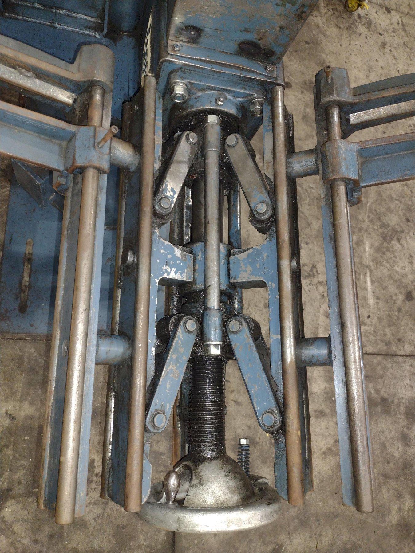 1,600 X 18" CWP MODEL #2RDM MOTORIZED DOUBLE END COIL REEL UNCOILER USED 10
