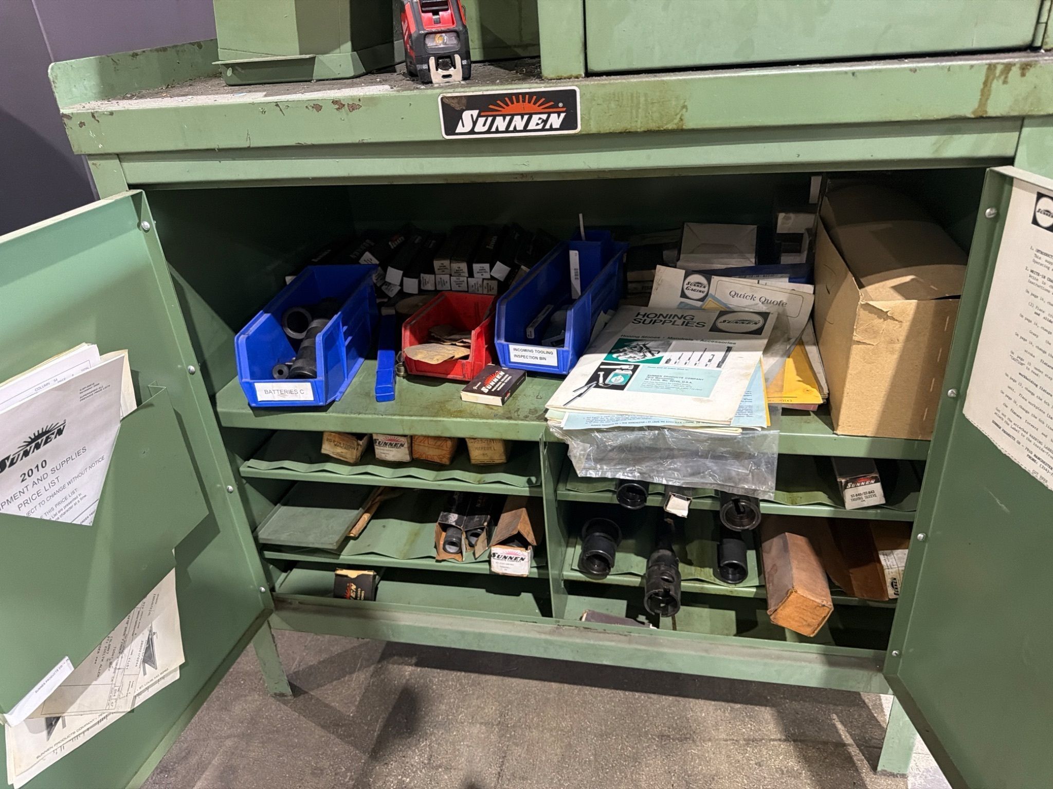 Sunnen MBB-1660-K Horizontal Honing Machine w/ LN-650 Mandrel Cabinet USED 8