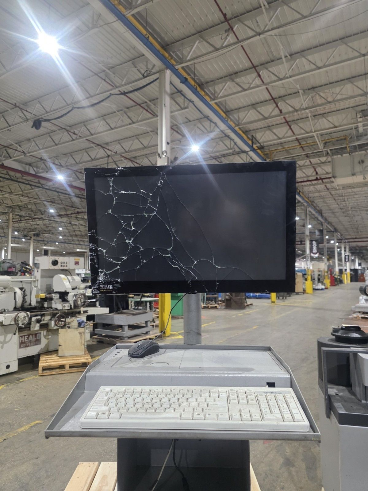 Zoller Venturion 450 Tool Presetter Measuring System USED SCREEN DAMAGE 1