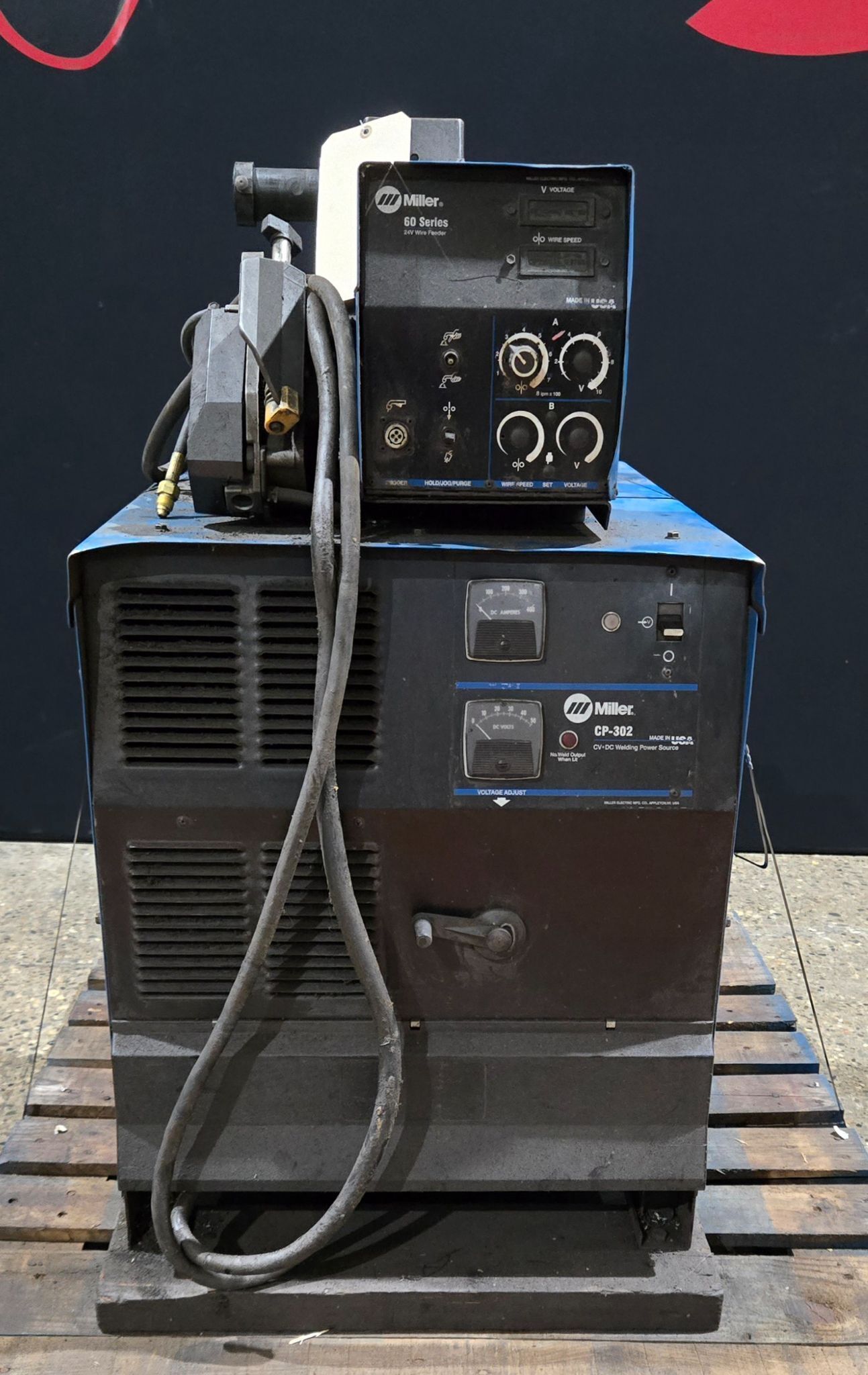 MILLER CP-302 MIG WELDER WITH 60 SERIES 24V WIRE FEEDER USED 0