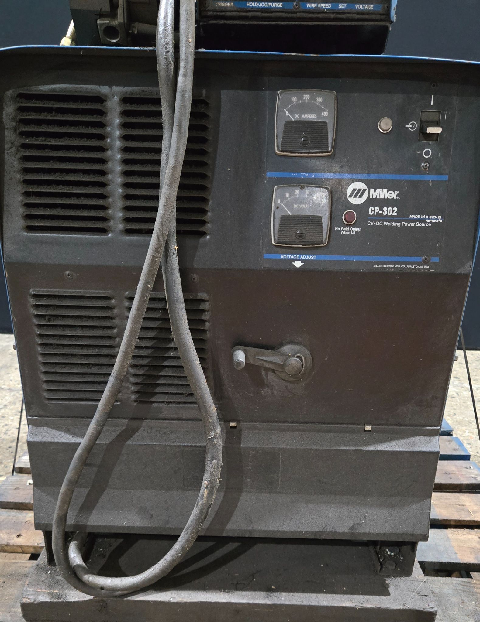 MILLER CP-302 MIG WELDER WITH 60 SERIES 24V WIRE FEEDER USED 1