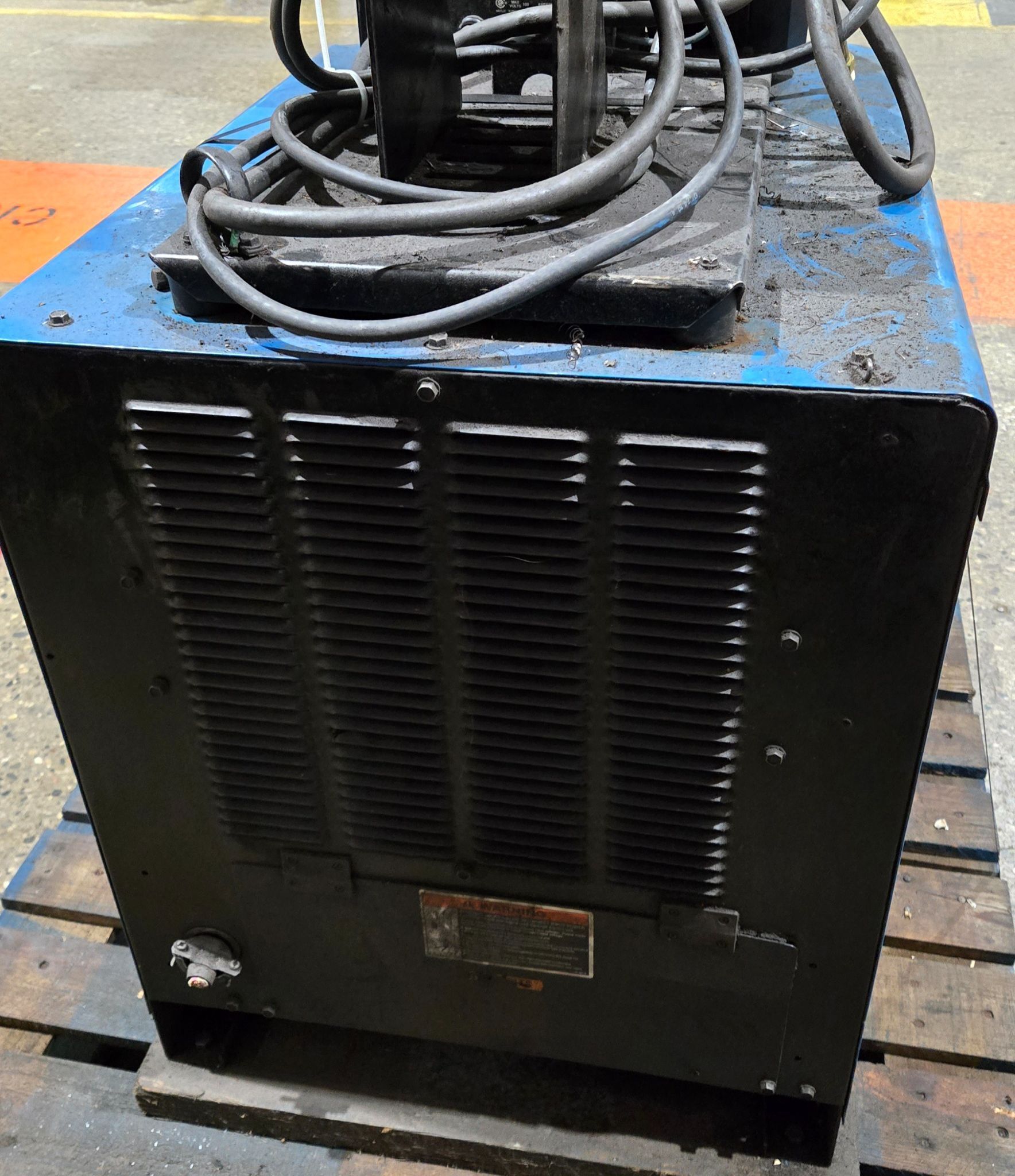 MILLER CP-302 MIG WELDER WITH 60 SERIES 24V WIRE FEEDER USED 4