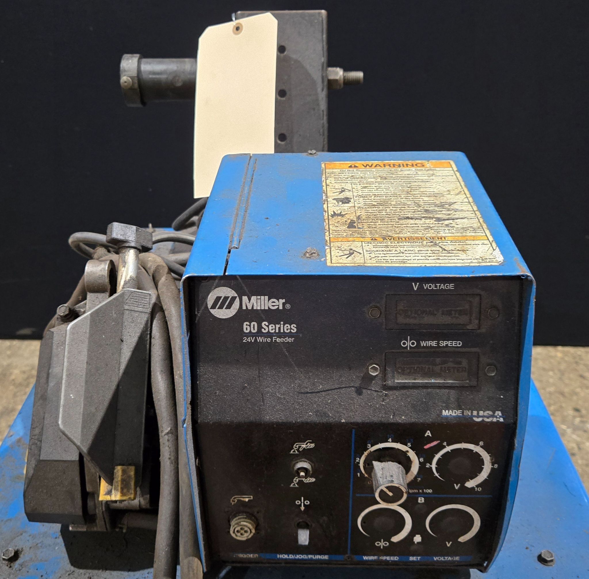 MILLER CP-302 MIG WELDER WITH 60 SERIES 24V WIRE FEEDER USED 6