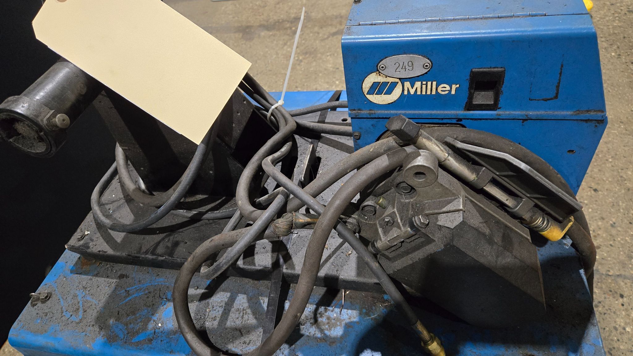 MILLER CP-302 MIG WELDER WITH 60 SERIES 24V WIRE FEEDER USED 7