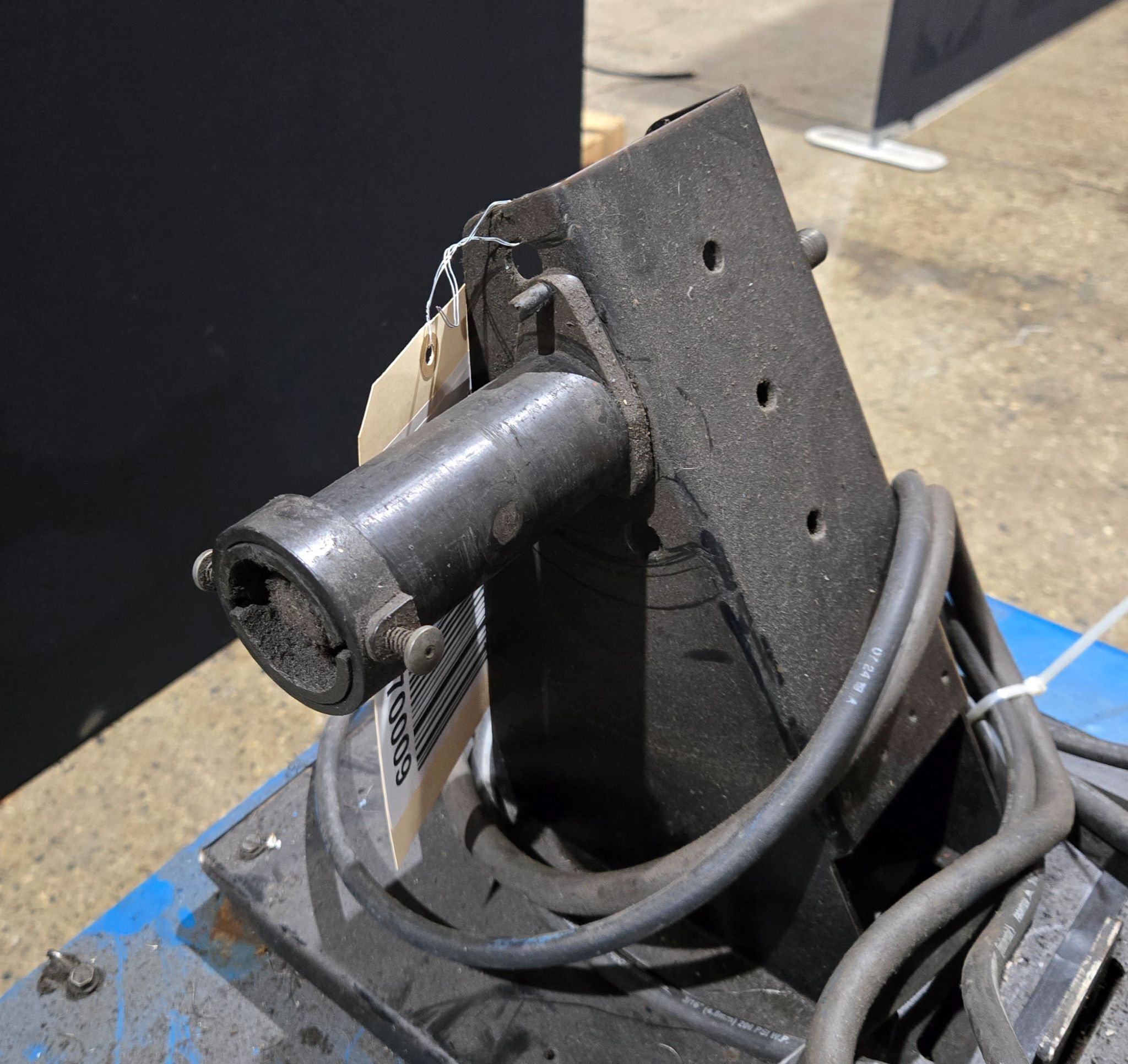 MILLER CP-302 MIG WELDER WITH 60 SERIES 24V WIRE FEEDER USED 8