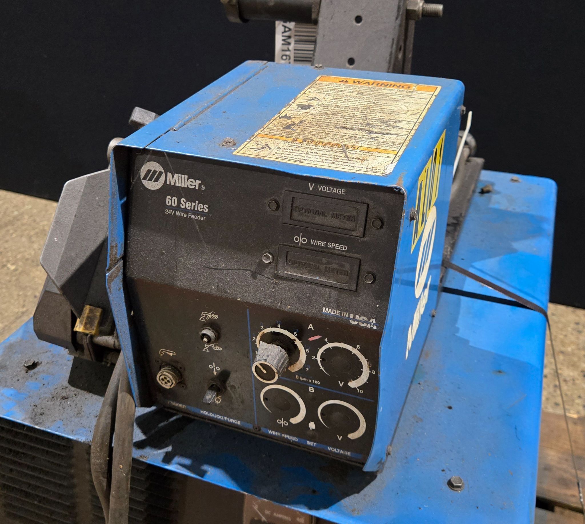 MILLER CP-302 MIG WELDER WITH 60 SERIES 24V WIRE FEEDER USED 9