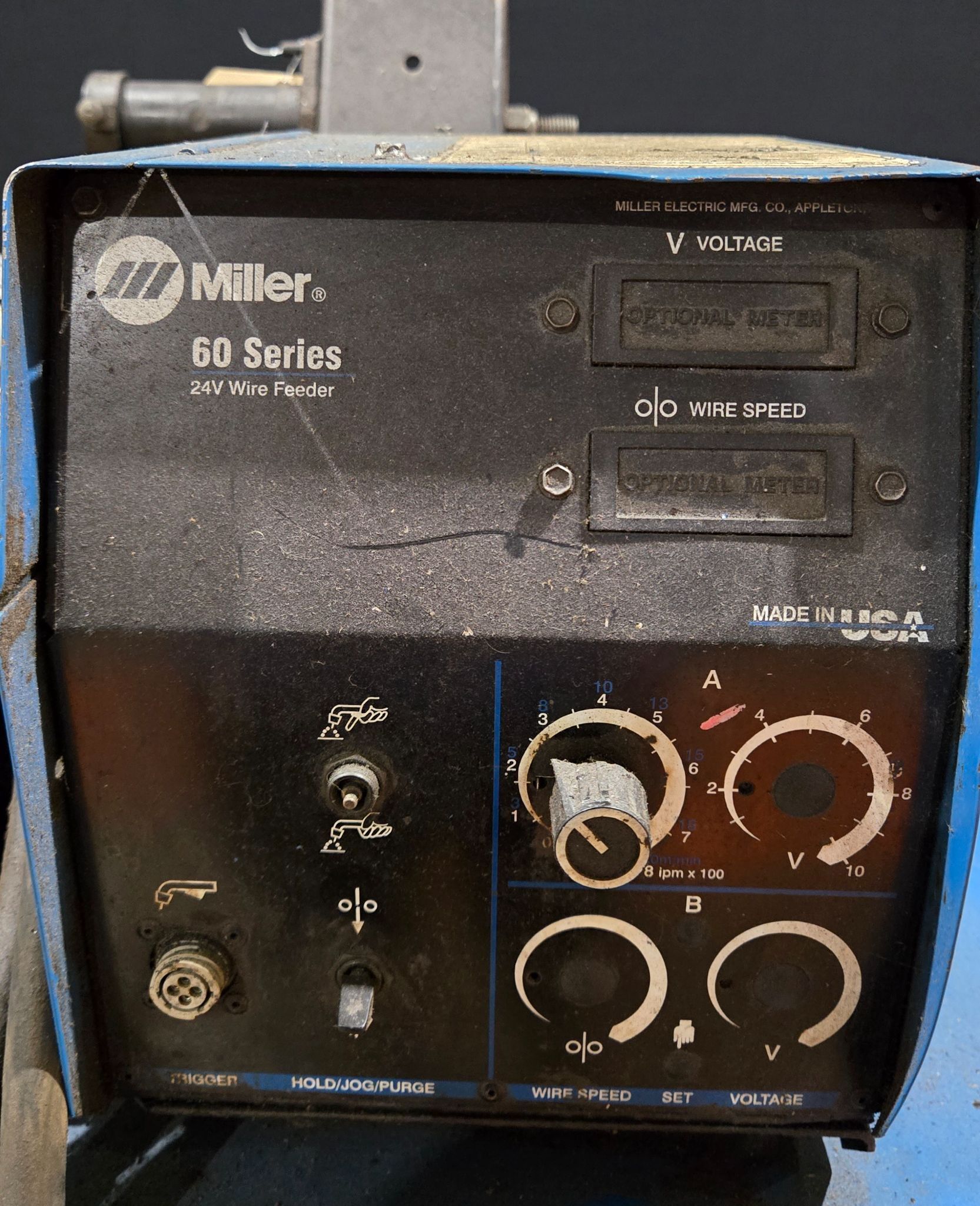 MILLER CP-302 MIG WELDER WITH 60 SERIES 24V WIRE FEEDER USED 10