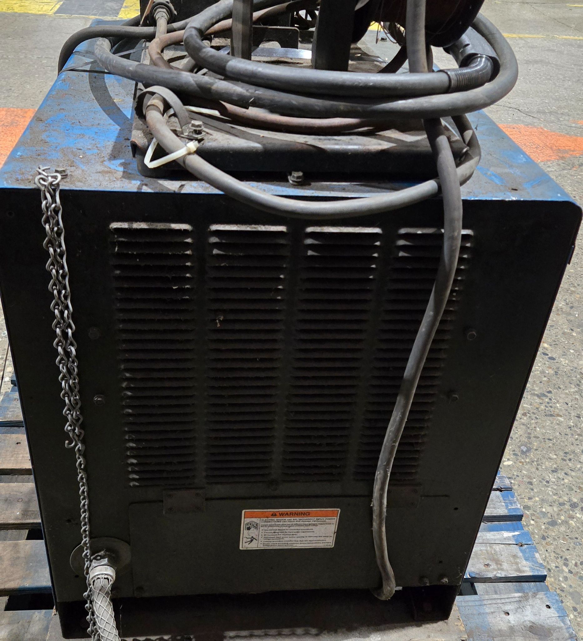 MILLER CP-302 MIG WELDER WITH 60 SERIES 24V WIRE FEEDER USED 3