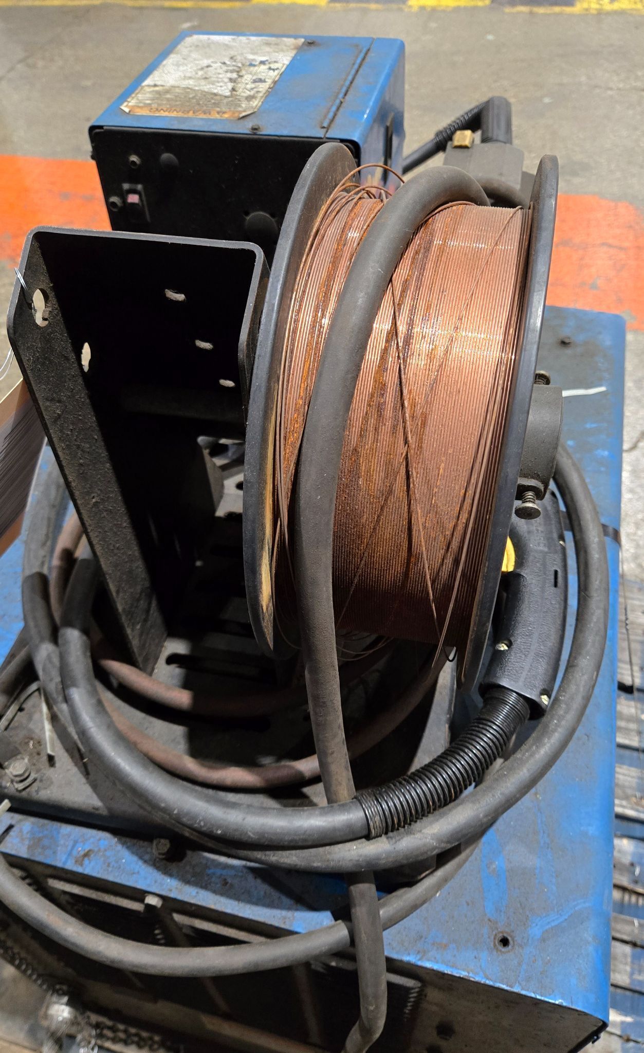 MILLER CP-302 MIG WELDER WITH 60 SERIES 24V WIRE FEEDER USED 9