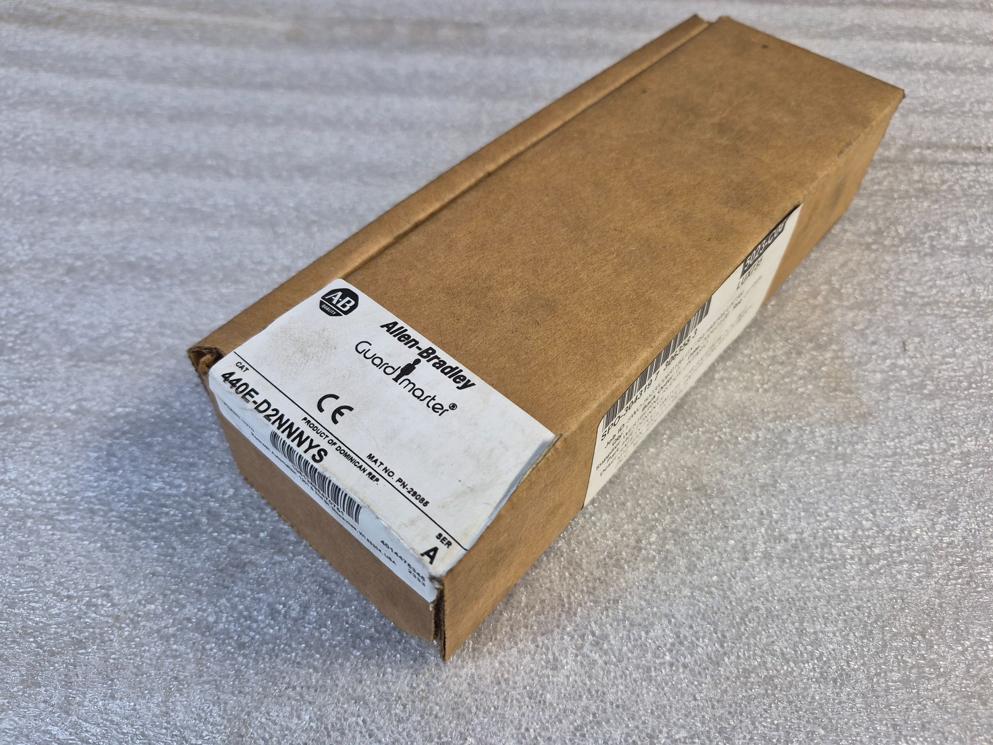 ALLEN BRADLEY 440E-D2NNNYS Guardmaster Lifeline 3 Rope Pull Switch NEW 0