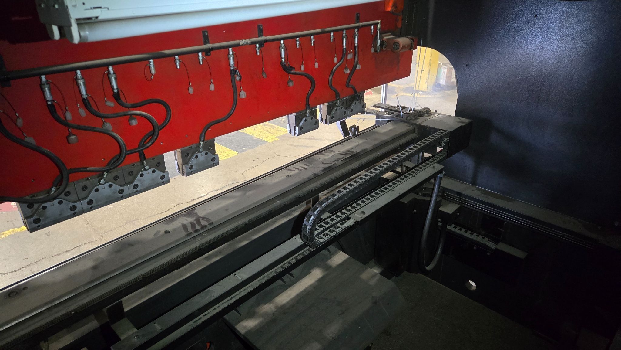Amada HDS-8025NT CNC Press Brake 80 Ton 102.4" with AMNC & Tooling USED 7