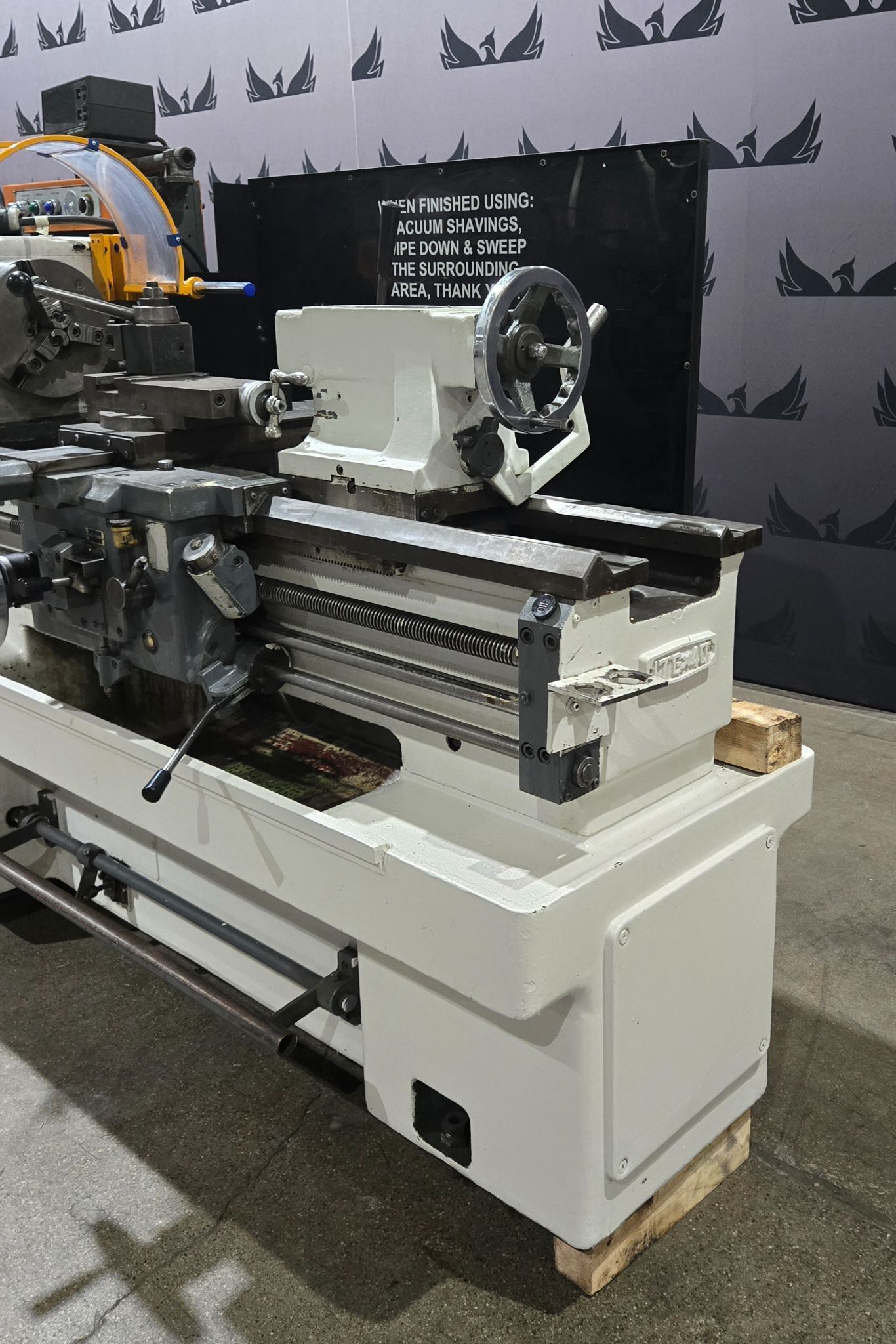 WHACHEON 435-1000 Engine Lathe 5HP 17" x 40" USED 2
