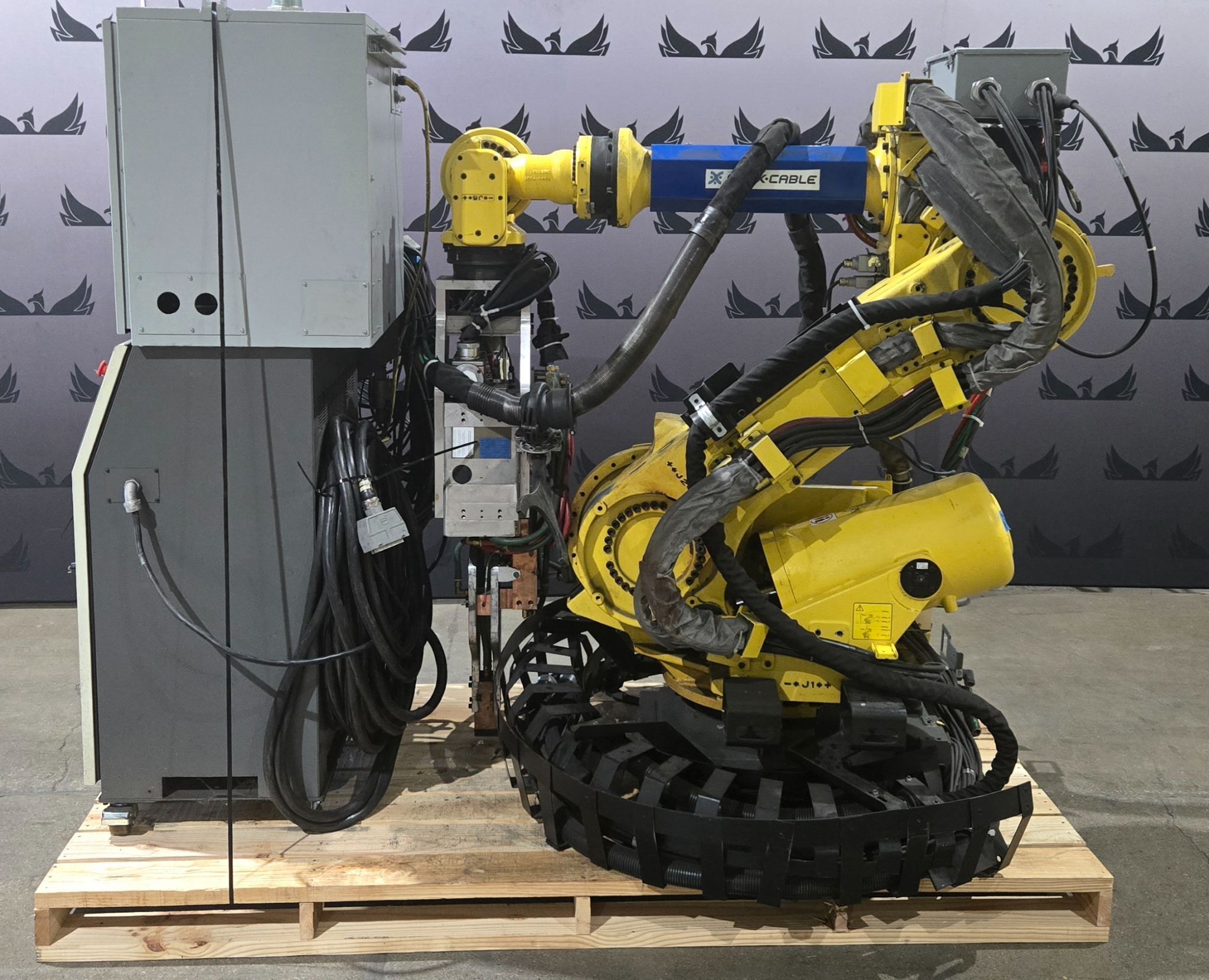 FANUC R-2000iB/210F Complete with R-30iA Controller & WTC WT6000 MFDC Inverter USED 0