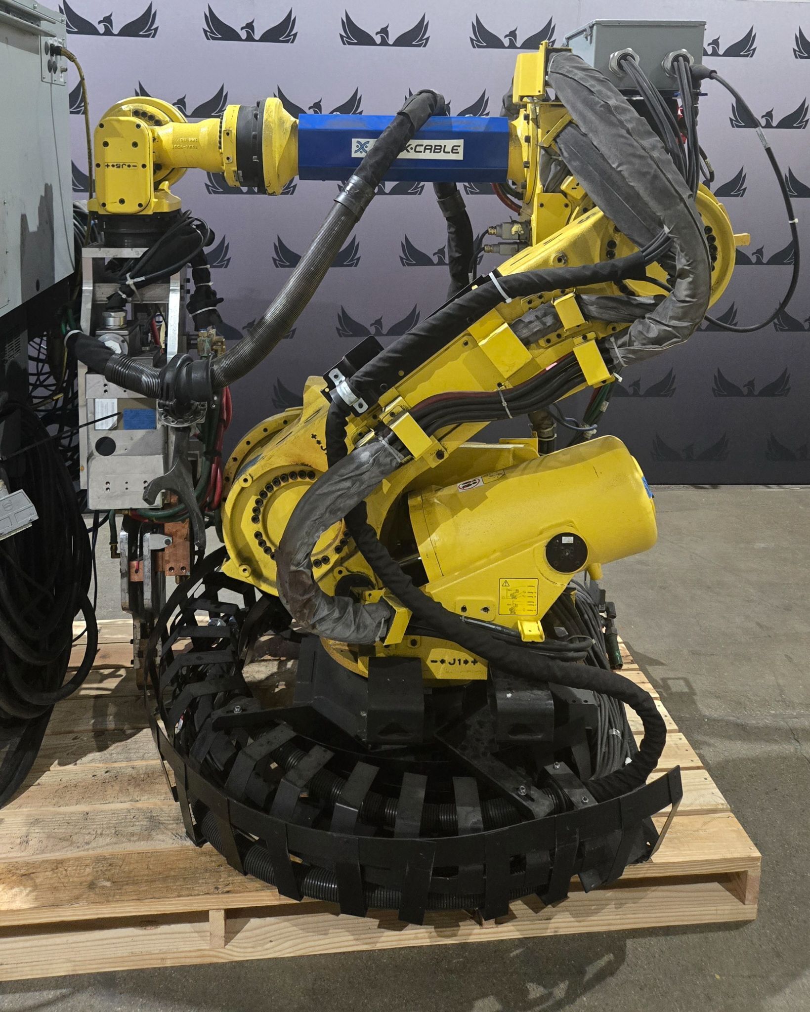 FANUC R-2000iB/210F Complete with R-30iA Controller & WTC WT6000 MFDC Inverter USED 1