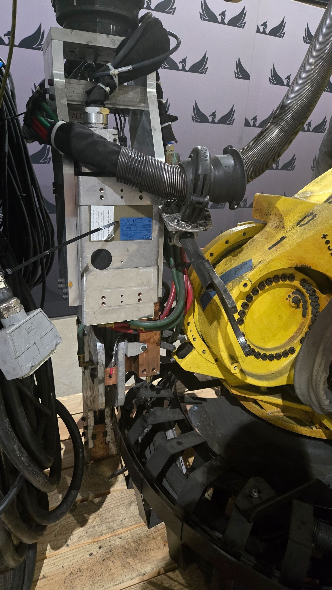 FANUC R-2000iB/210F Complete with R-30iA Controller & WTC WT6000 MFDC Inverter USED 3