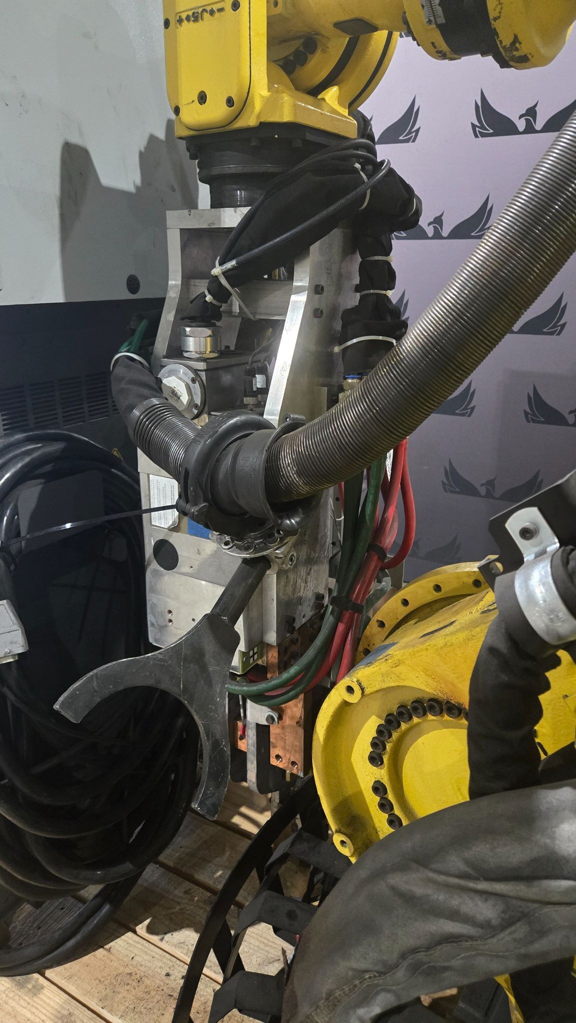 FANUC R-2000iB/210F Complete with R-30iA Controller & WTC WT6000 MFDC Inverter USED 4