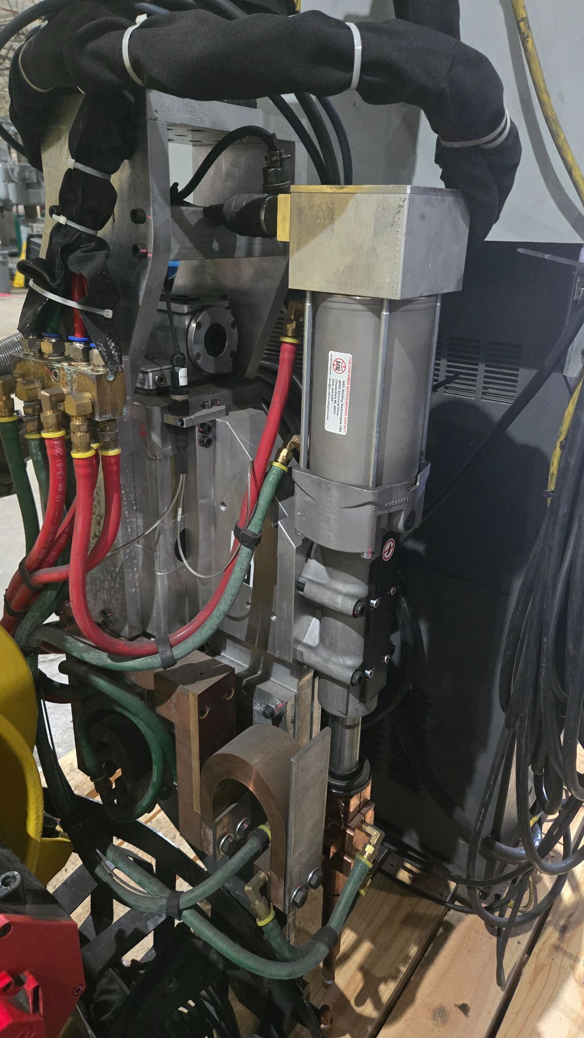 FANUC R-2000iB/210F Complete with R-30iA Controller & WTC WT6000 MFDC Inverter USED 2