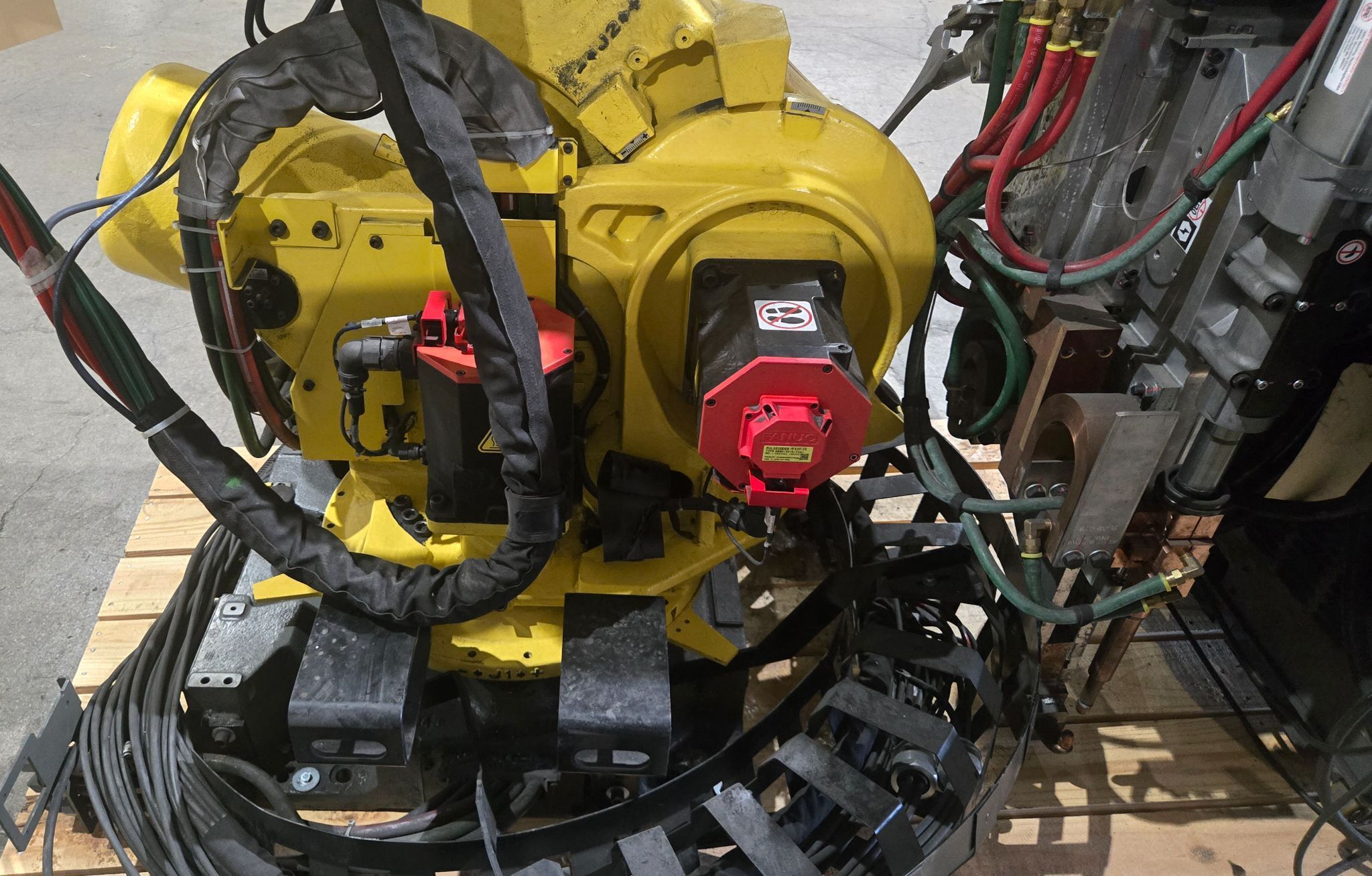 FANUC R-2000iB/210F Complete with R-30iA Controller & WTC WT6000 MFDC Inverter USED 7