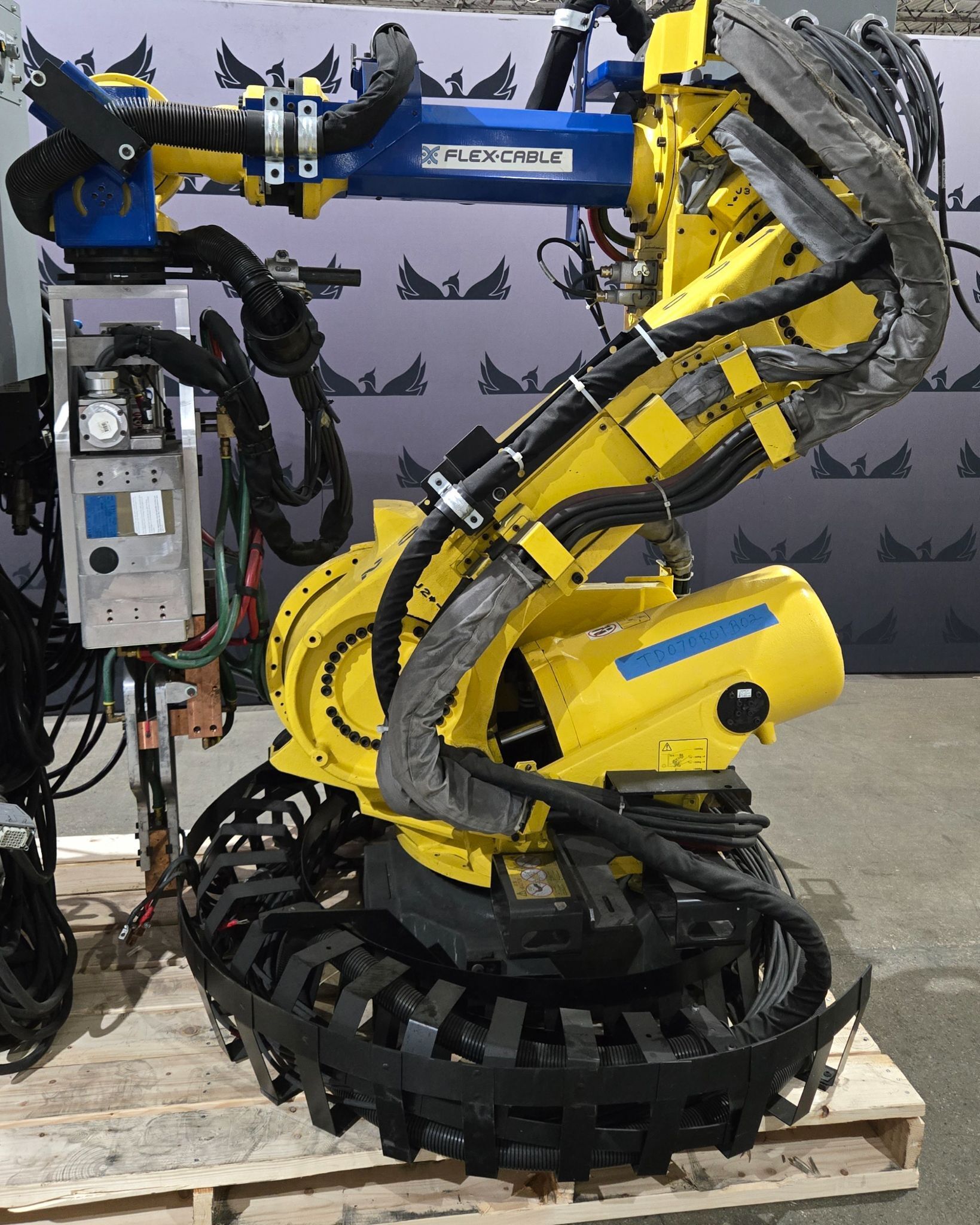 FANUC R-2000iB/210F Complete with R-30iA Controller & WTC Gen 6 MFDC Inverter USED 1