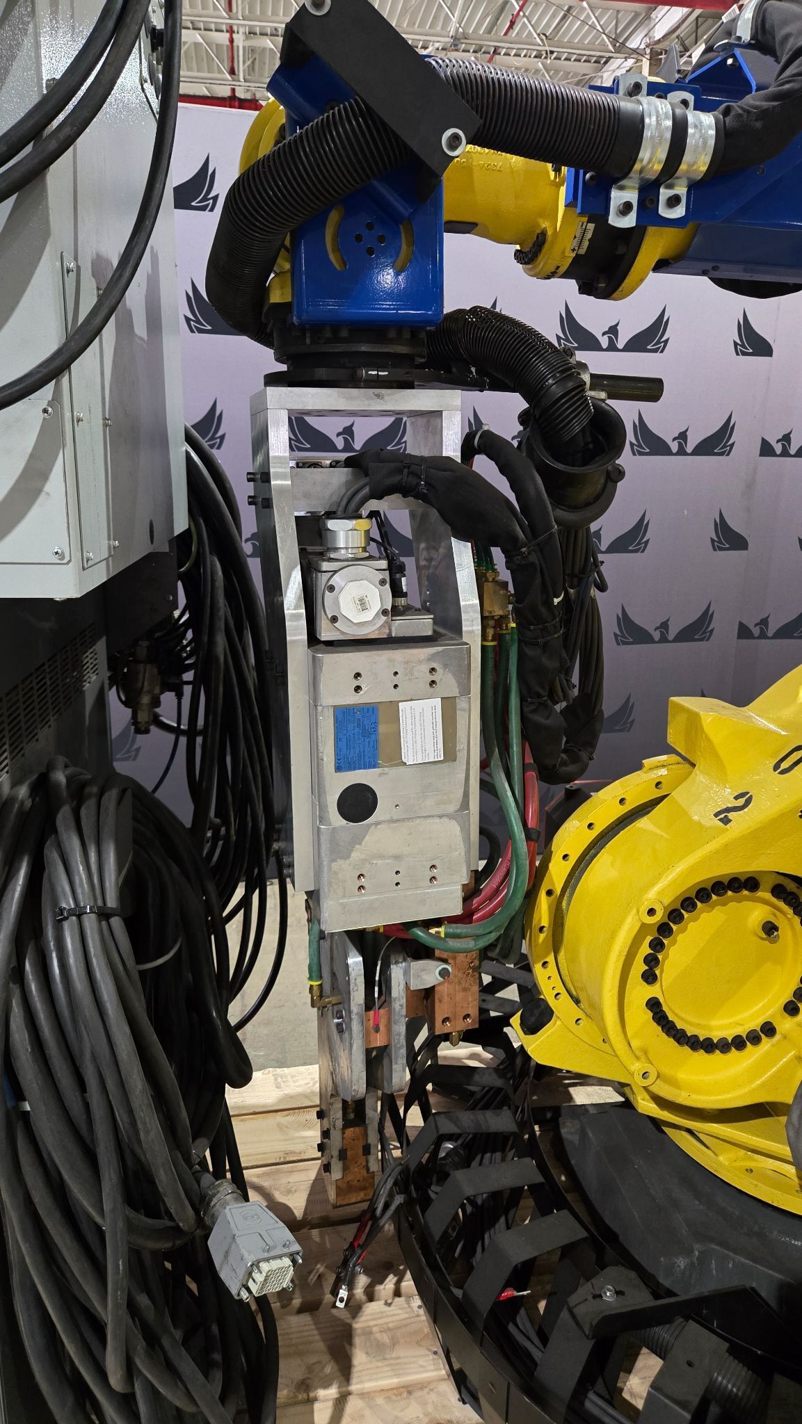 FANUC R-2000iB/210F Complete with R-30iA Controller & WTC Gen 6 MFDC Inverter USED 2
