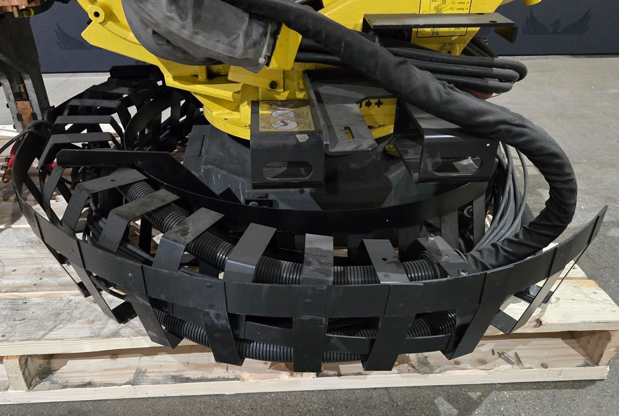 FANUC R-2000iB/210F Complete with R-30iA Controller & WTC Gen 6 MFDC Inverter USED 8