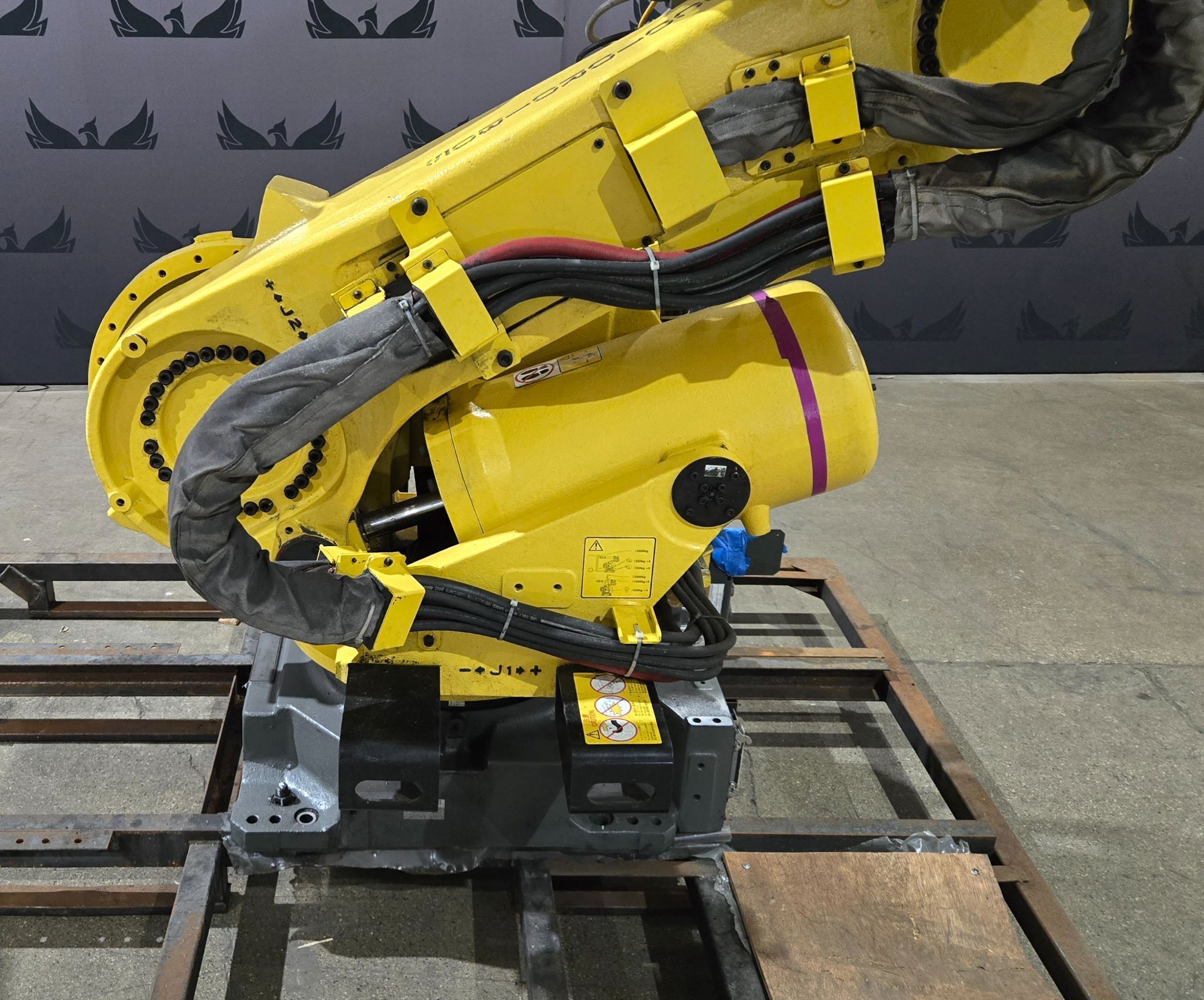 FANUC R-2000iB/210F Complete with R-30iB Controller & WTC Gen 6 MFDC Inverter USED 4