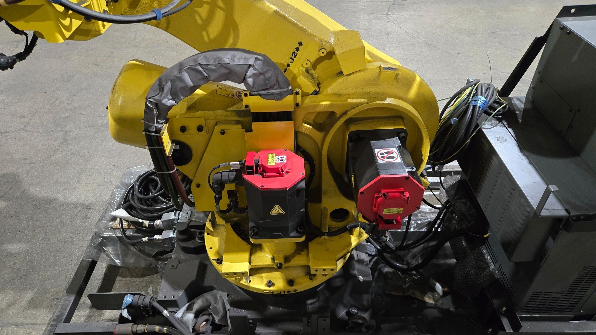 FANUC R-2000iB/210F Robot with R-30iB Controller NEW 6