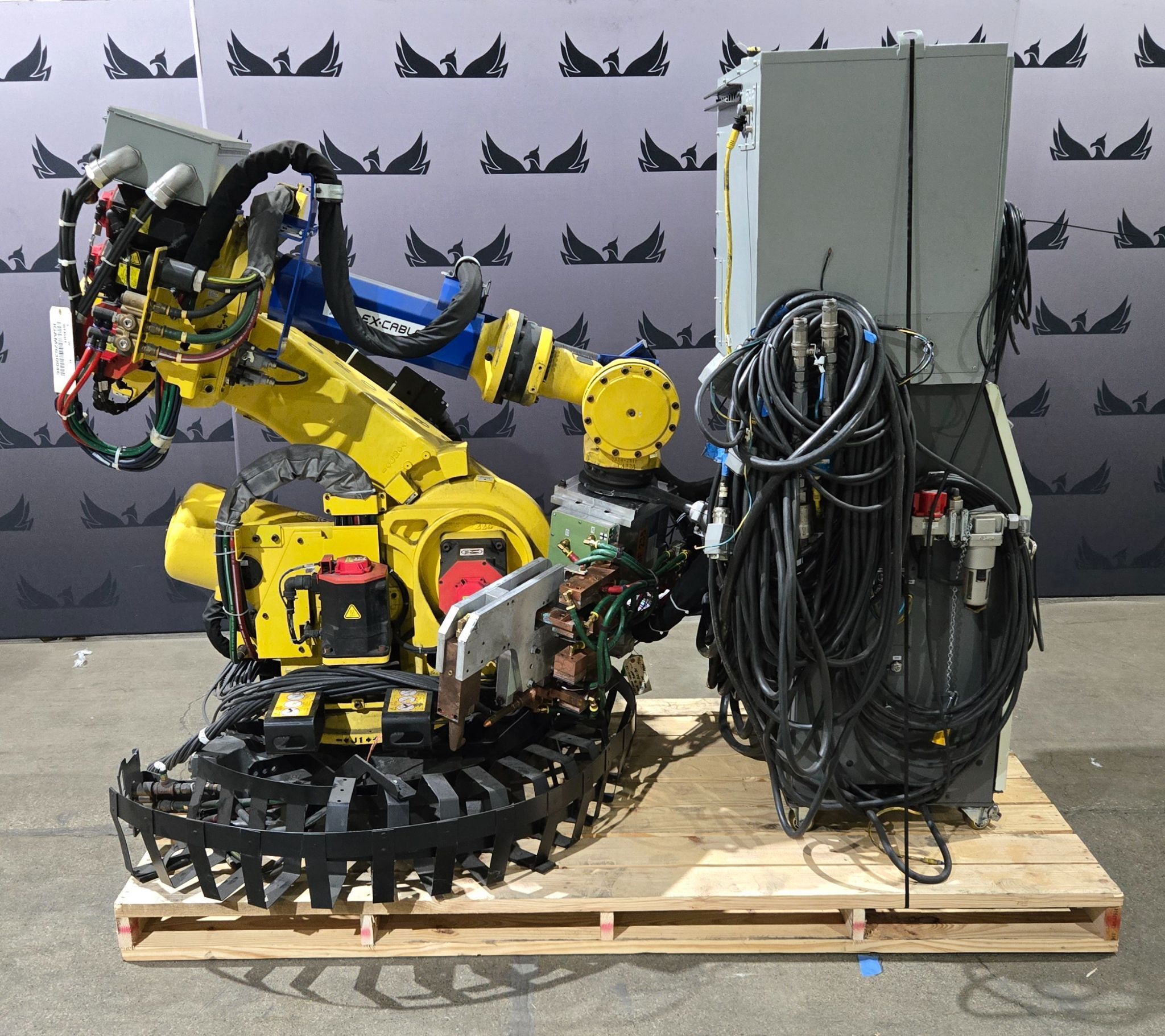 FANUC R-2000iB/210F Complete with R-30iA Controller & WTC WT6000 MFDC Inverter USED 0