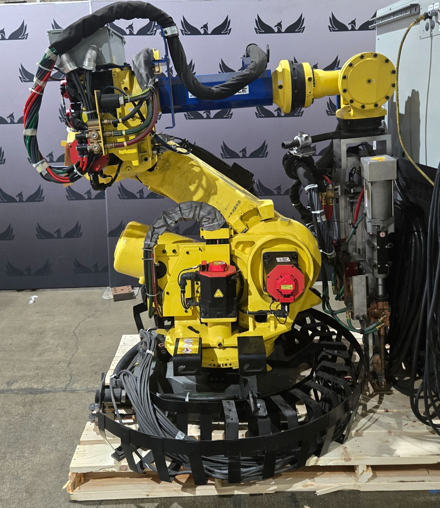 FANUC R-2000iB/210F Complete With R-30iA Controller & WT6000 Inverter USED 1