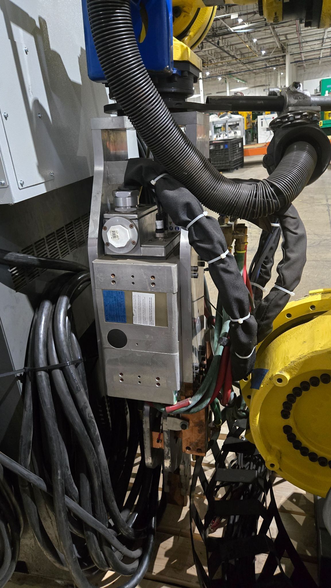 FANUC R-2000iB/210F Complete With R-30iA Controller & WT6000 Inverter USED 4