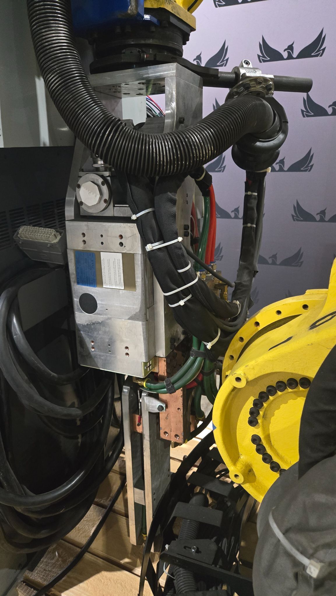 Fanuc R-2000iB/210F Complete with R-30iA Controller & WTC MFDC Inverter USED 2
