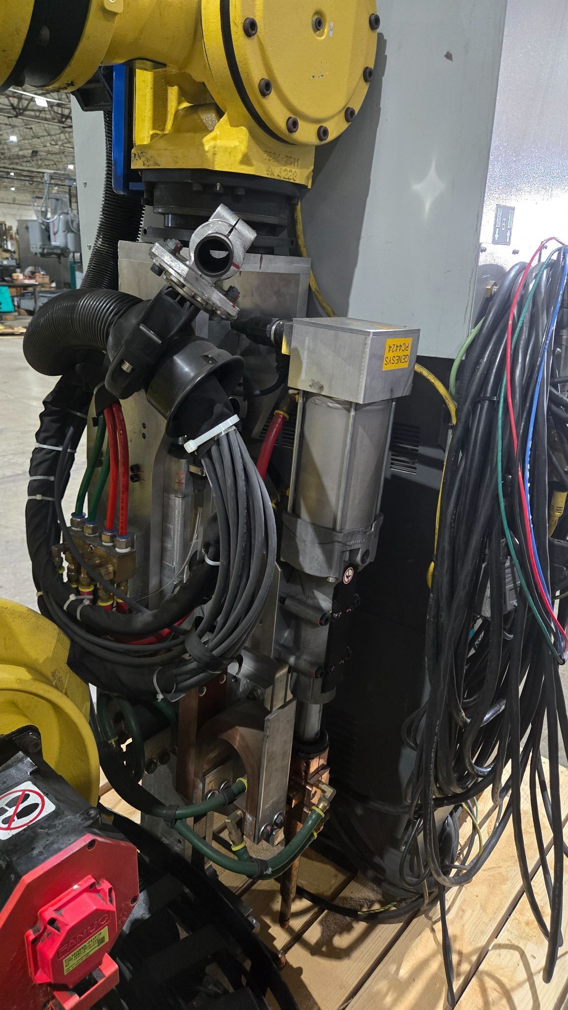 Fanuc R-2000iB/210F Complete with R-30iA Controller & WTC MFDC Inverter USED 3
