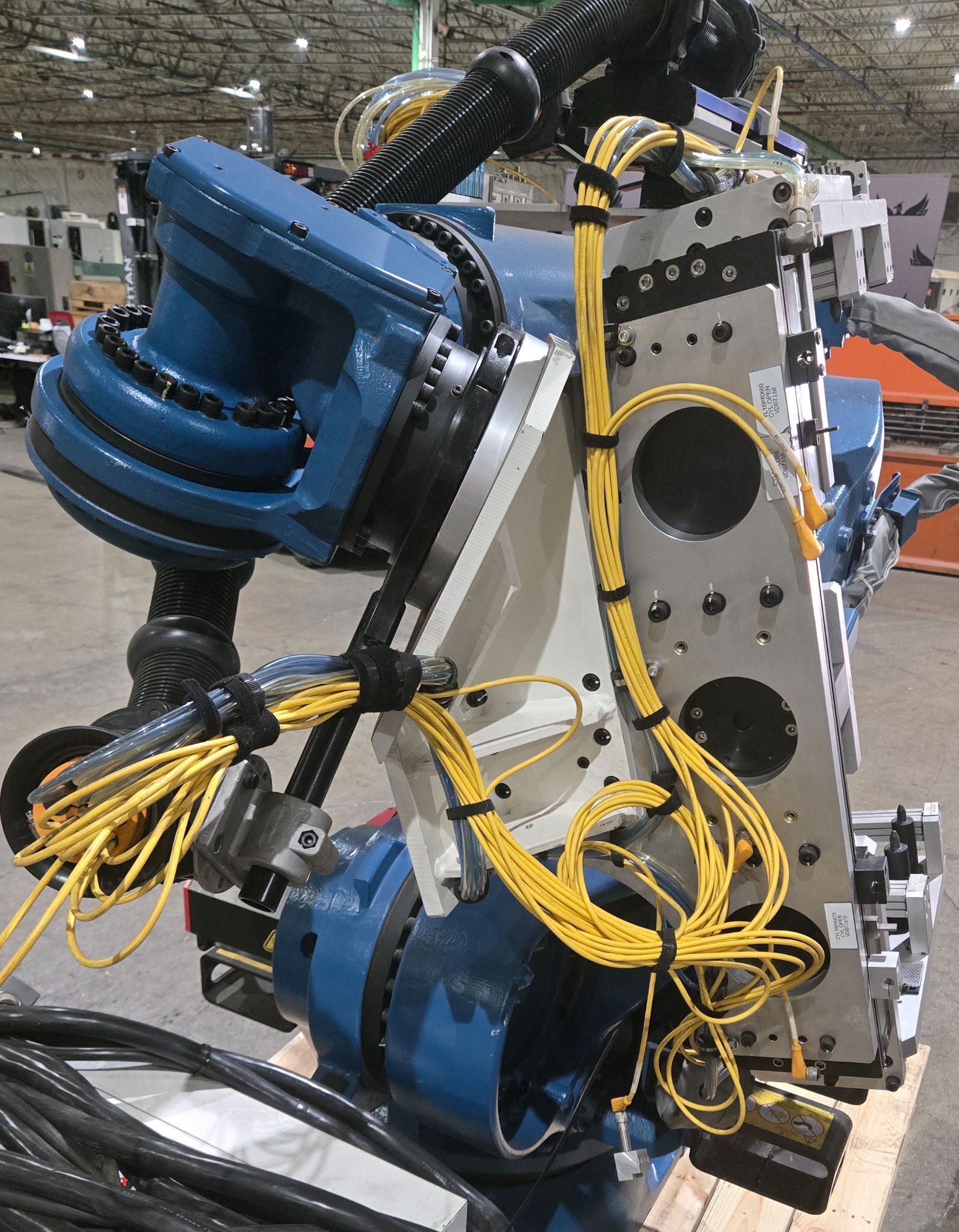 FANUC R‑2000iC/270F Robot w/ R‑30iB PLUS Controls & Spot Welding EOAT USED 19