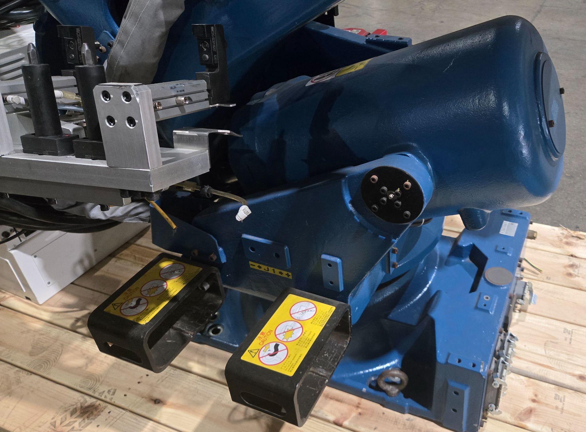 FANUC R‑2000iC/270F Robot w/ R‑30iB PLUS Controls & Spot Welding EOAT USED 23