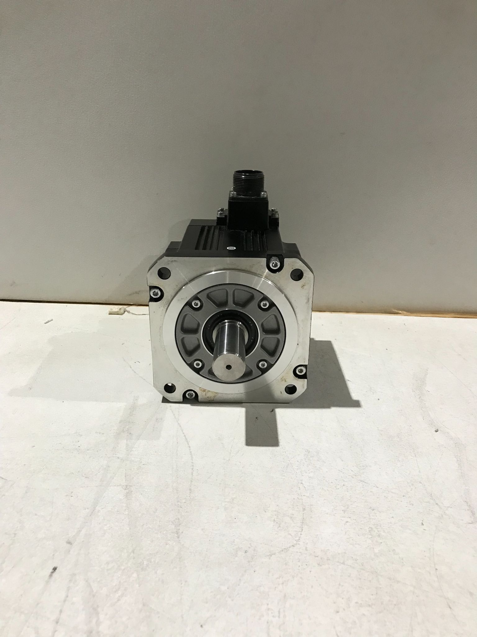 MITSUBISHI HF154S SERVO MOTOR SUPPLIES NEW NO BOX 2