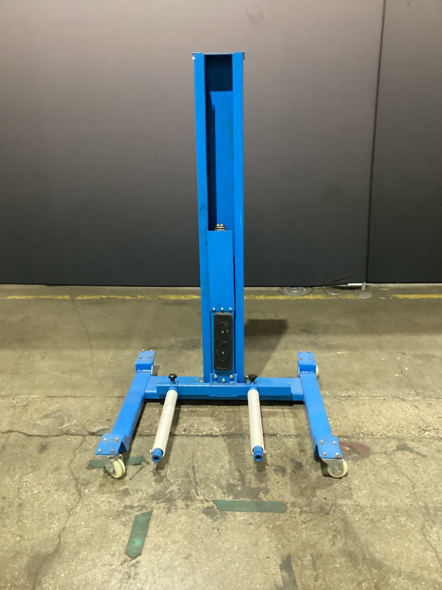 Atlas Equipment AEZWL 180 lb Pneumatic Wheel Lift Cart USED 2