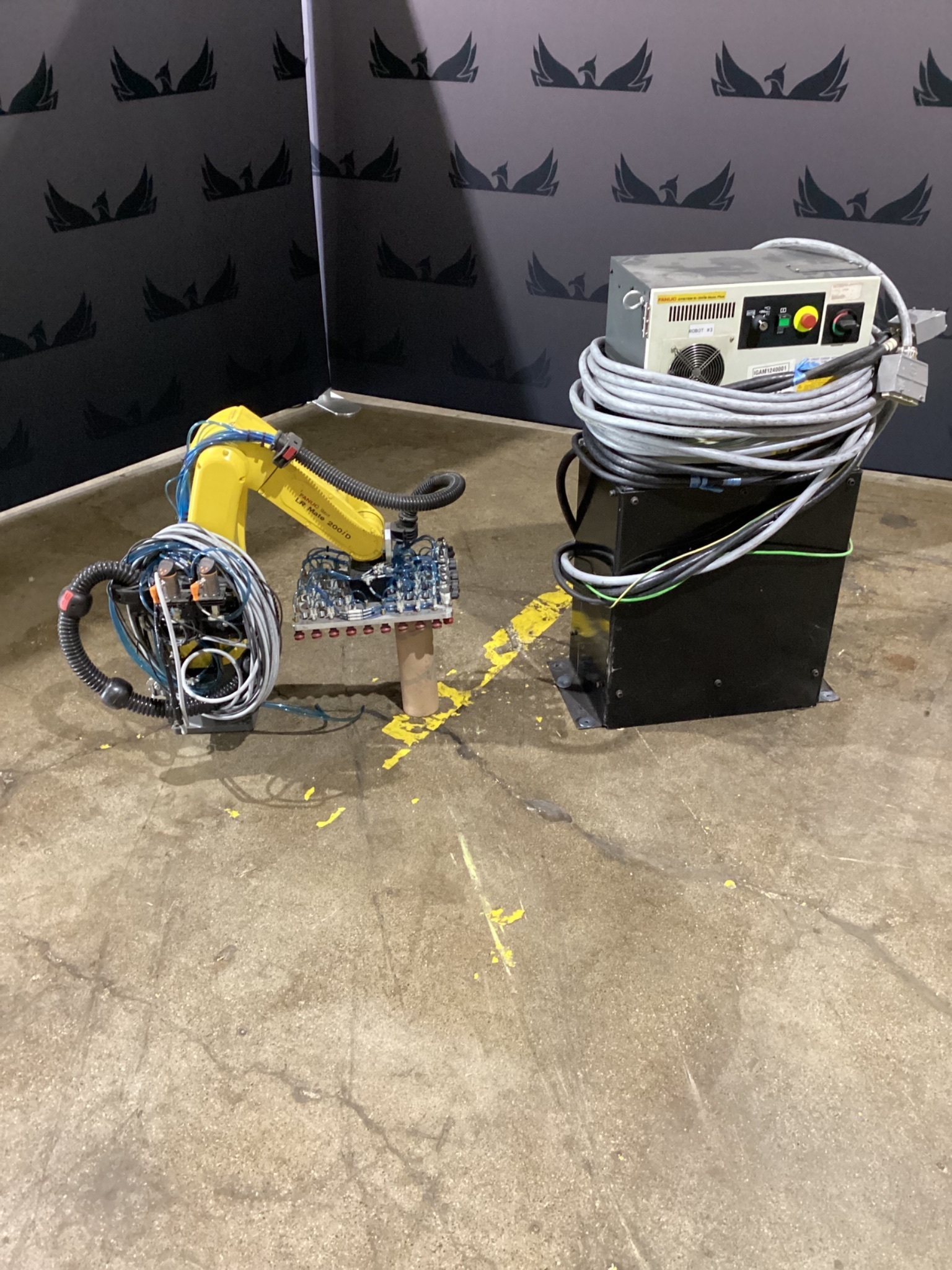 FANUC LR MATE 200iD w/ R-30iB Mate PLUS Controller, EOA Tool Included USED 0