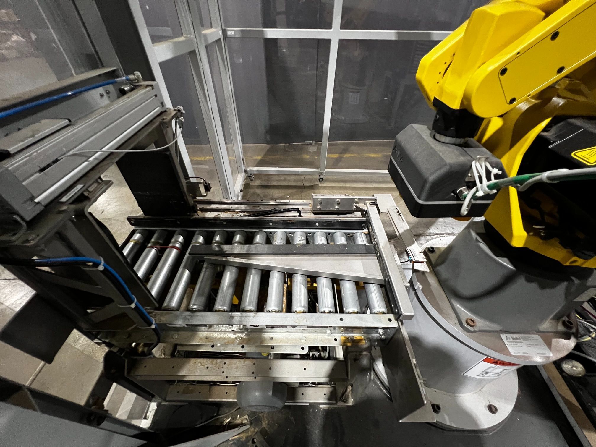 SIDEL PVLM35 Robotic Case Palletizer with FANUC M-20iA/35M Complete USED 10