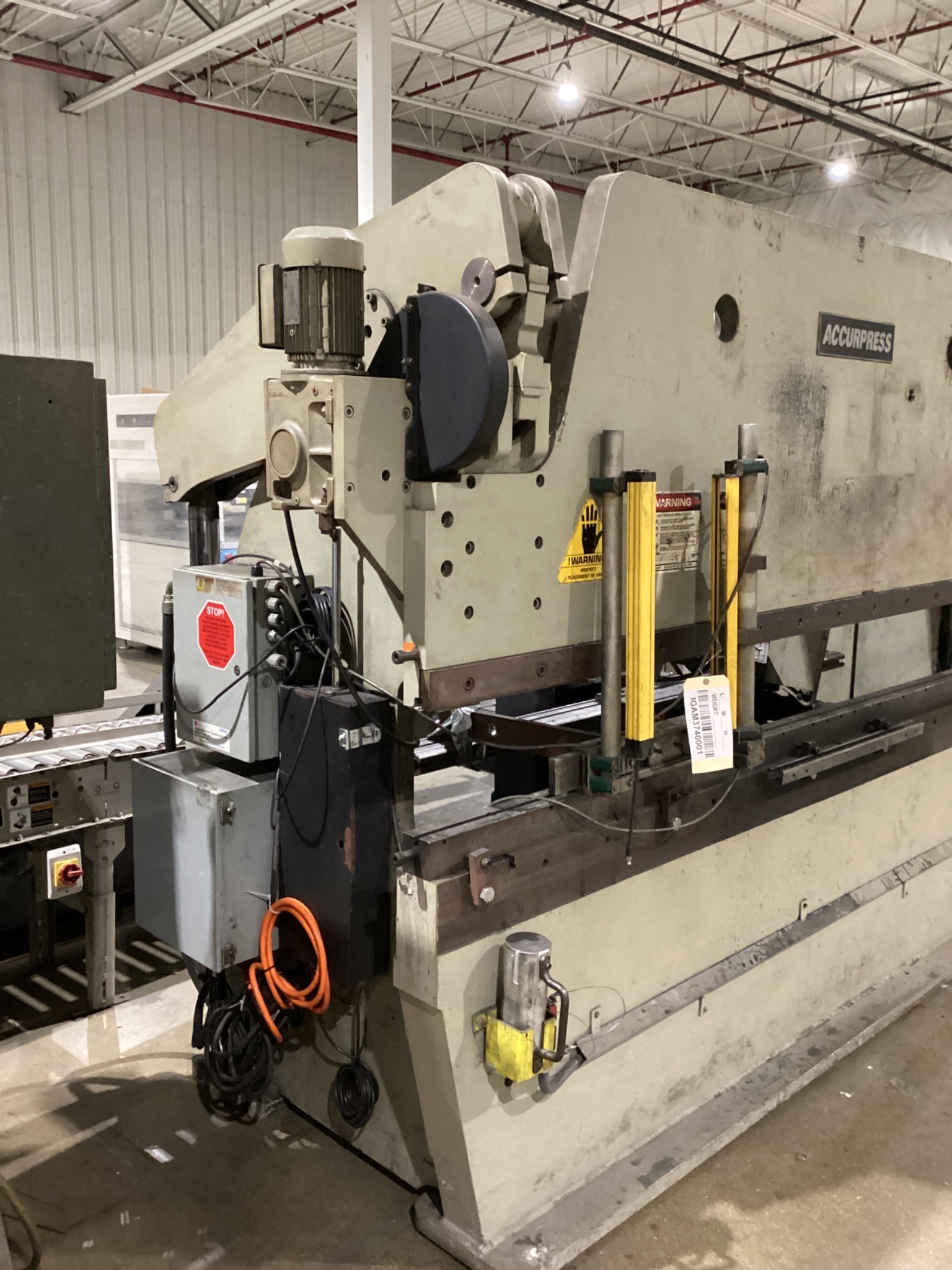 ACCURPRESS 713010 - 130 Ton CNC Press Brake USED 1