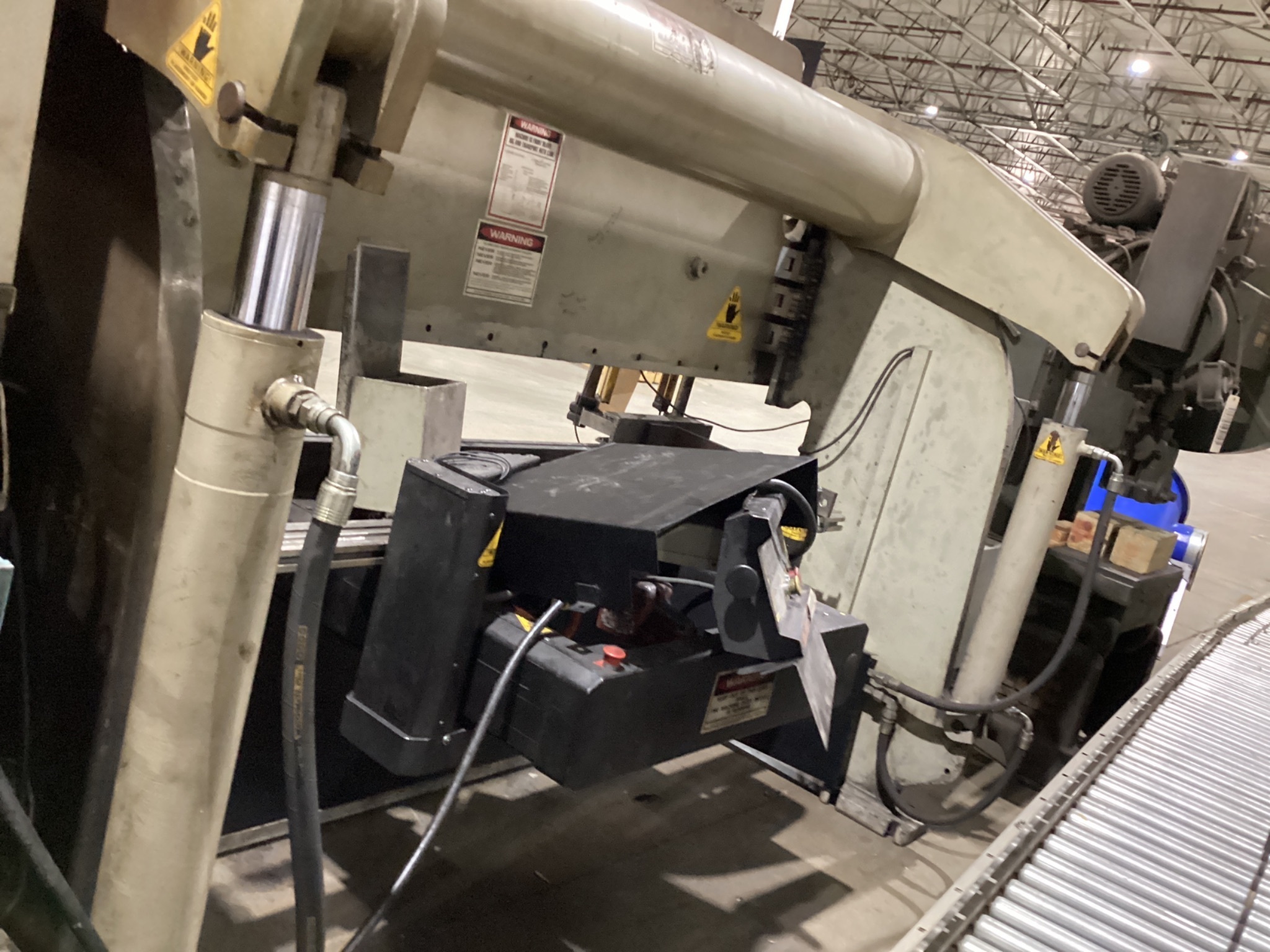 ACCURPRESS 713010 - 130 Ton CNC Press Brake USED 2