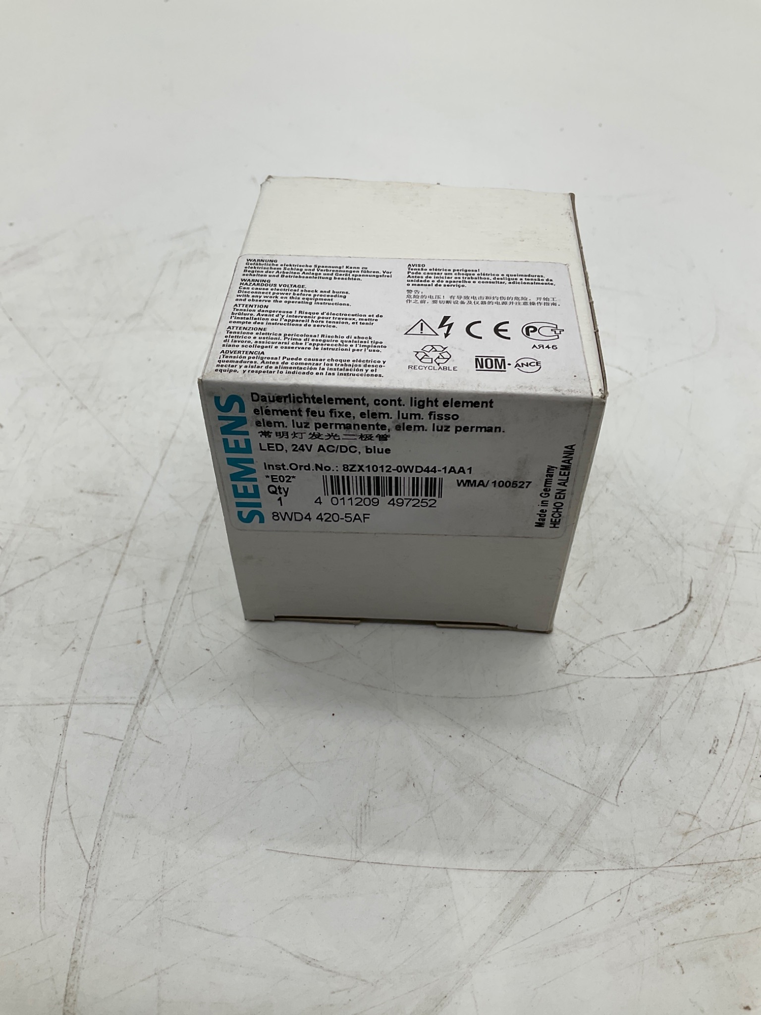 SIEMENS 8WD4420-5AF Permanent Light Element Blue 24V AC/DC NEW 0