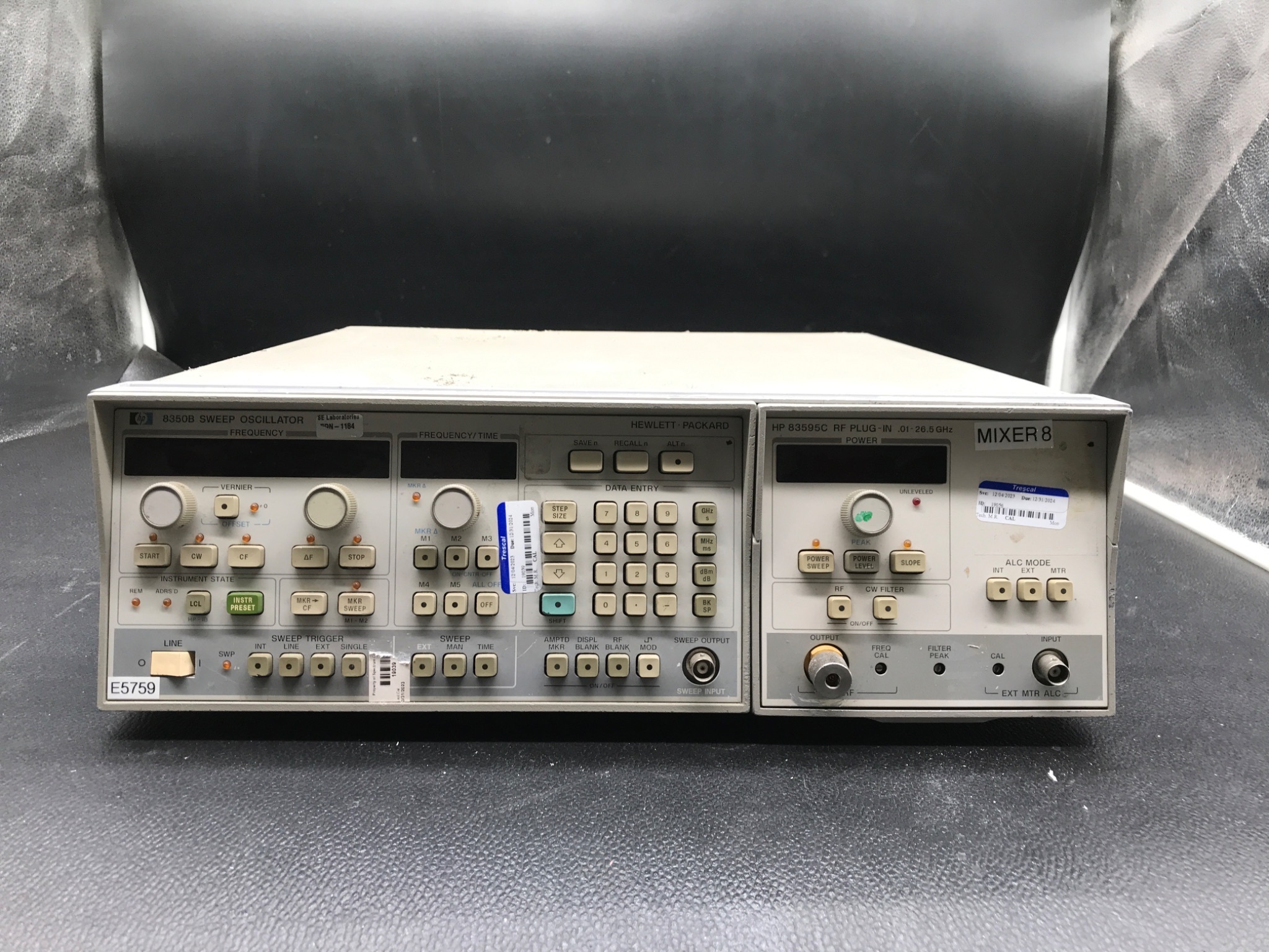 HEWLETT-PACKARD 8350B Sweep Oscillator w/ 83595C RF Plug-In 0.01-26.5GHz USED 0
