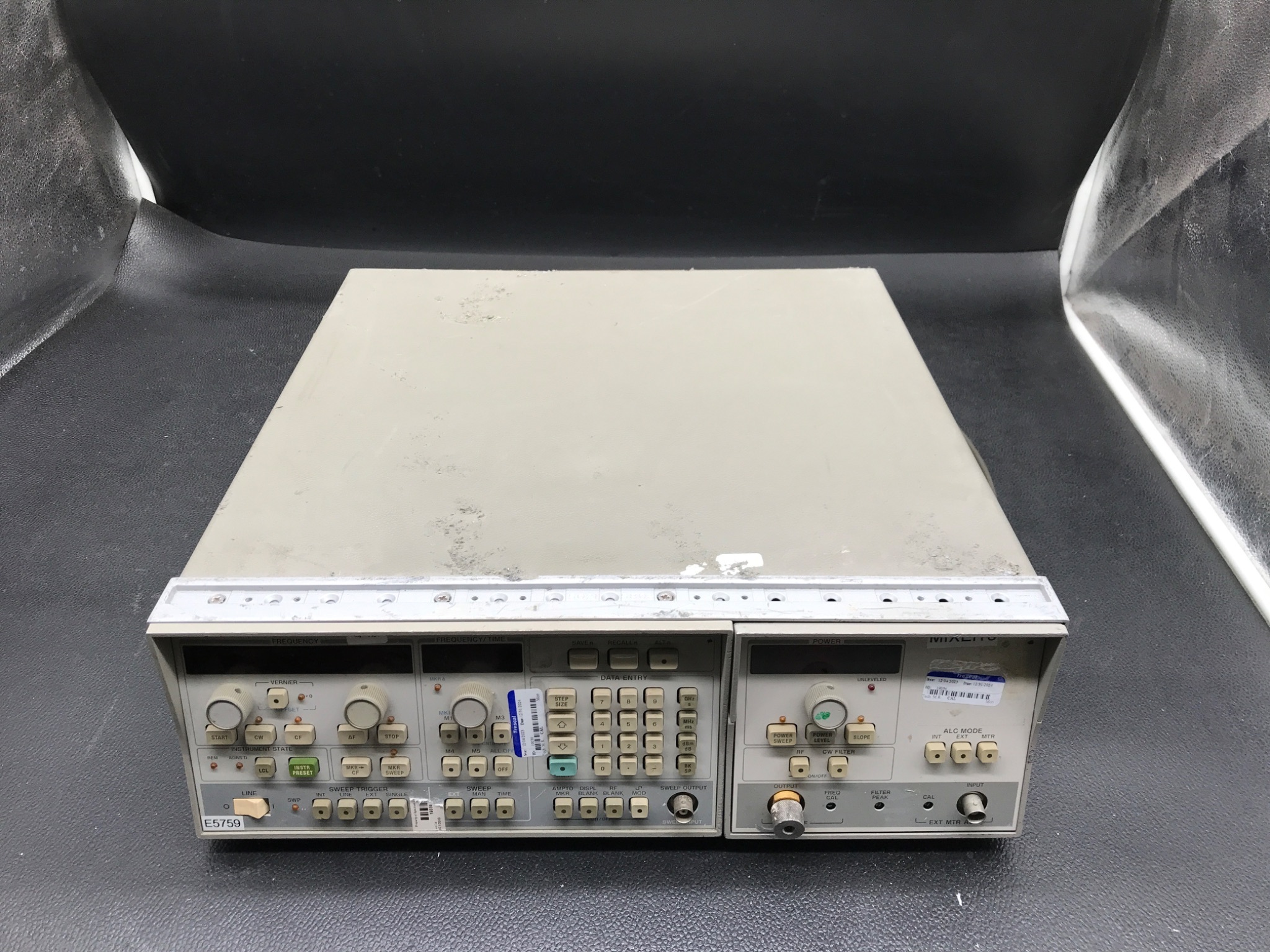 HEWLETT-PACKARD 8350B Sweep Oscillator w/ 83595C RF Plug-In 0.01-26.5GHz USED 1