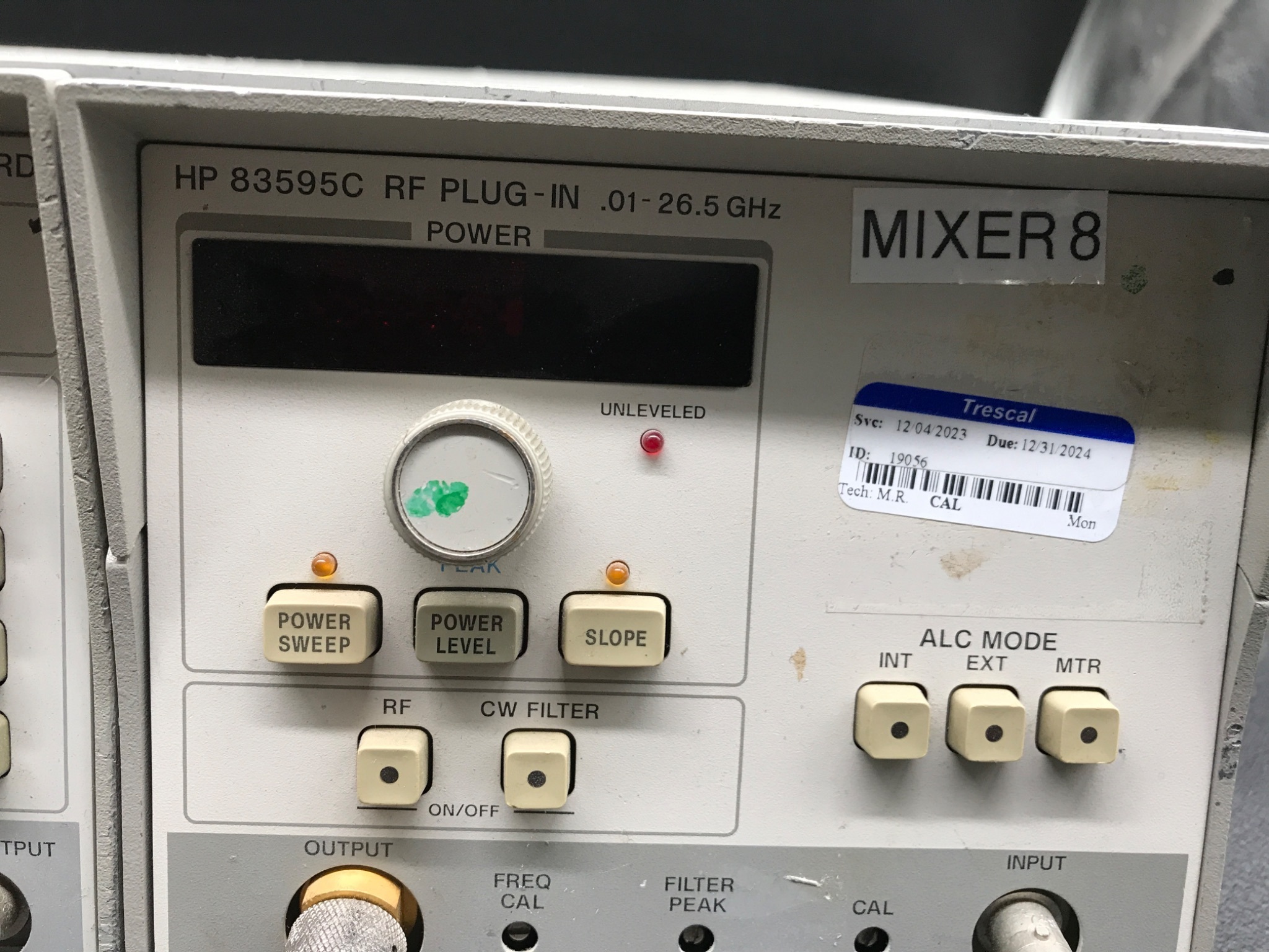 HEWLETT-PACKARD 8350B Sweep Oscillator w/ 83595C RF Plug-In 0.01-26.5GHz USED 6