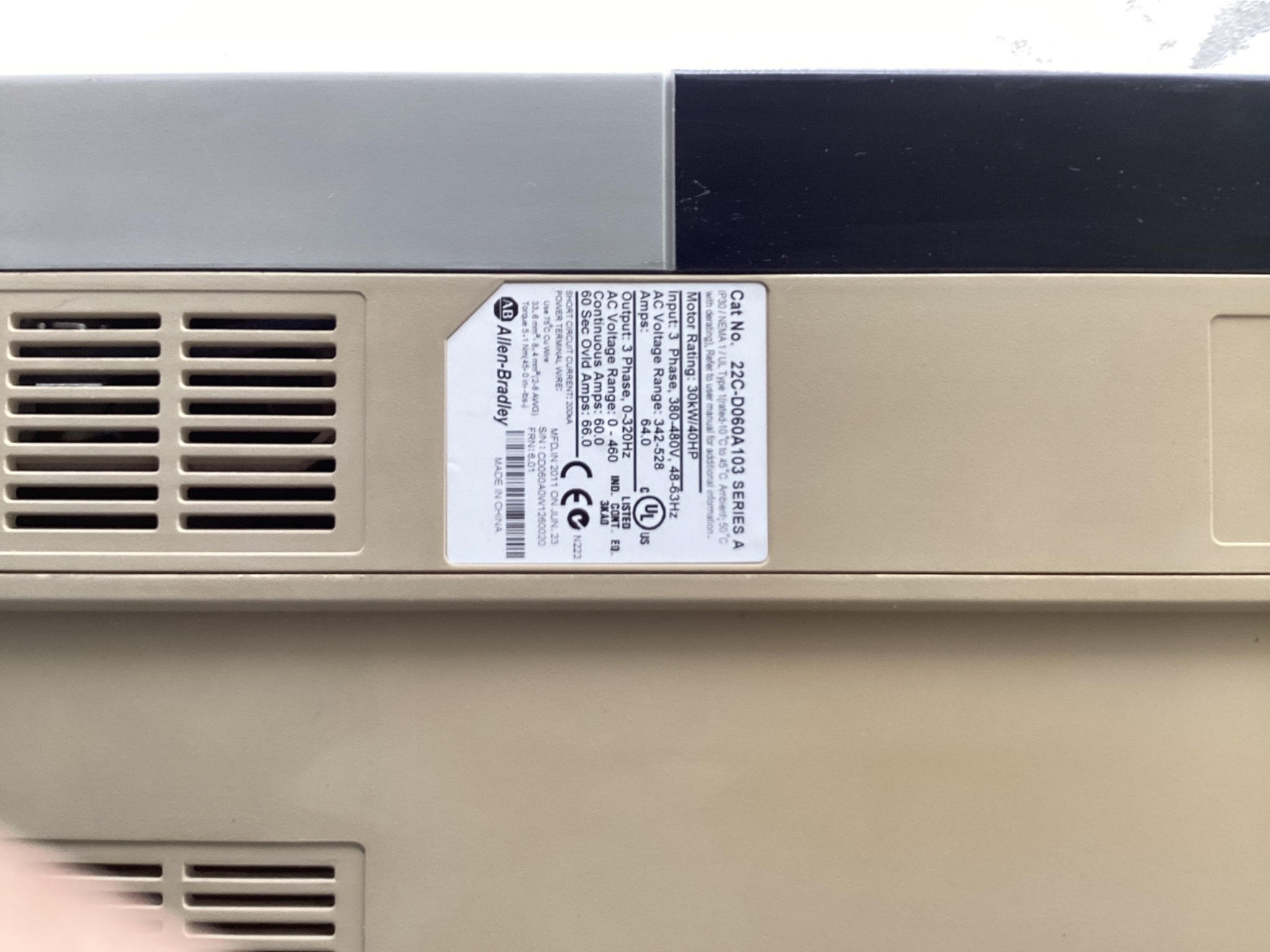 ALLEN-BRADLEY 22C-D060A103 PowerFlex 400 AC Drive USED DAMAGED RETAINER 5