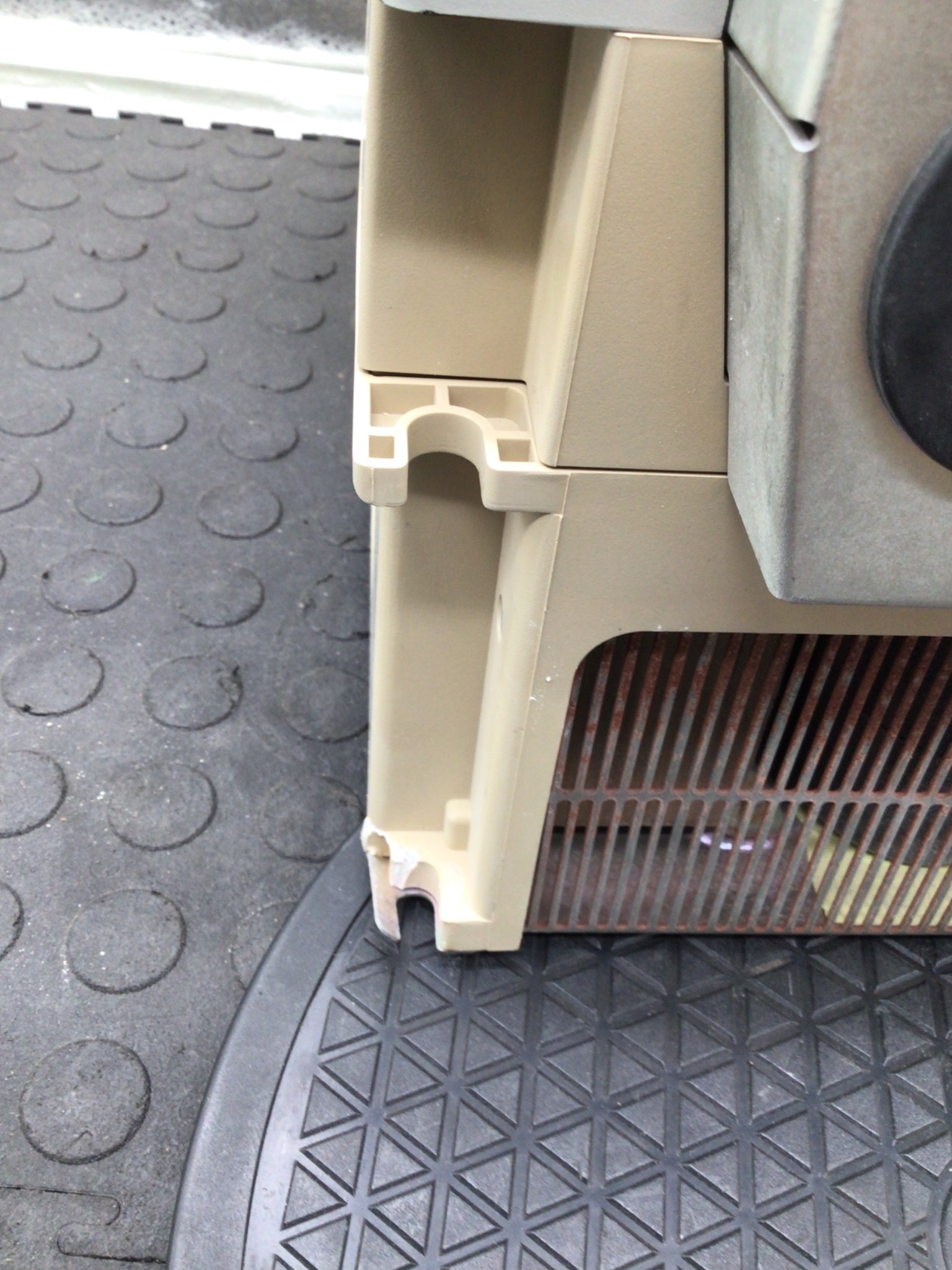 ALLEN-BRADLEY 22C-D060A103 PowerFlex 400 AC Drive USED DAMAGED RETAINER 1
