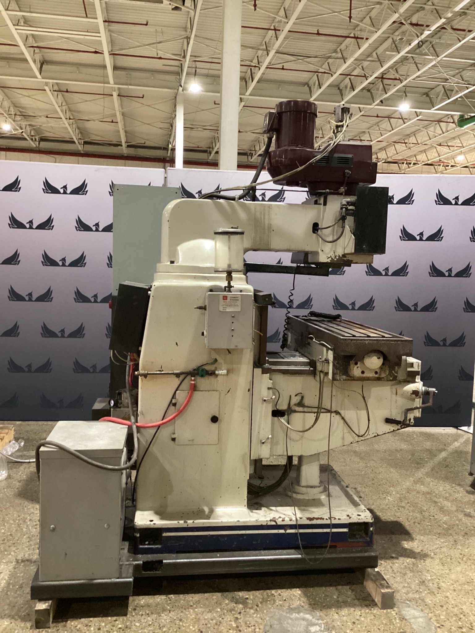 VECTRAX Vertical Milling Machine 13" x 46" Table 5 HP USED 0