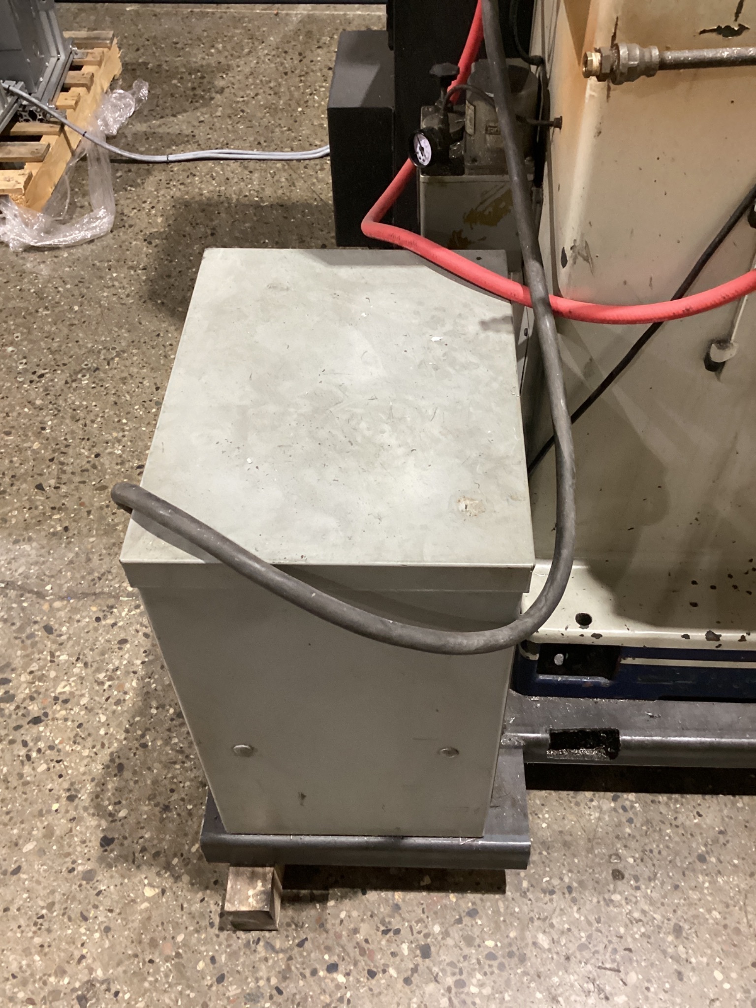 VECTRAX Vertical Milling Machine 13" x 46" Table 5 HP USED 1